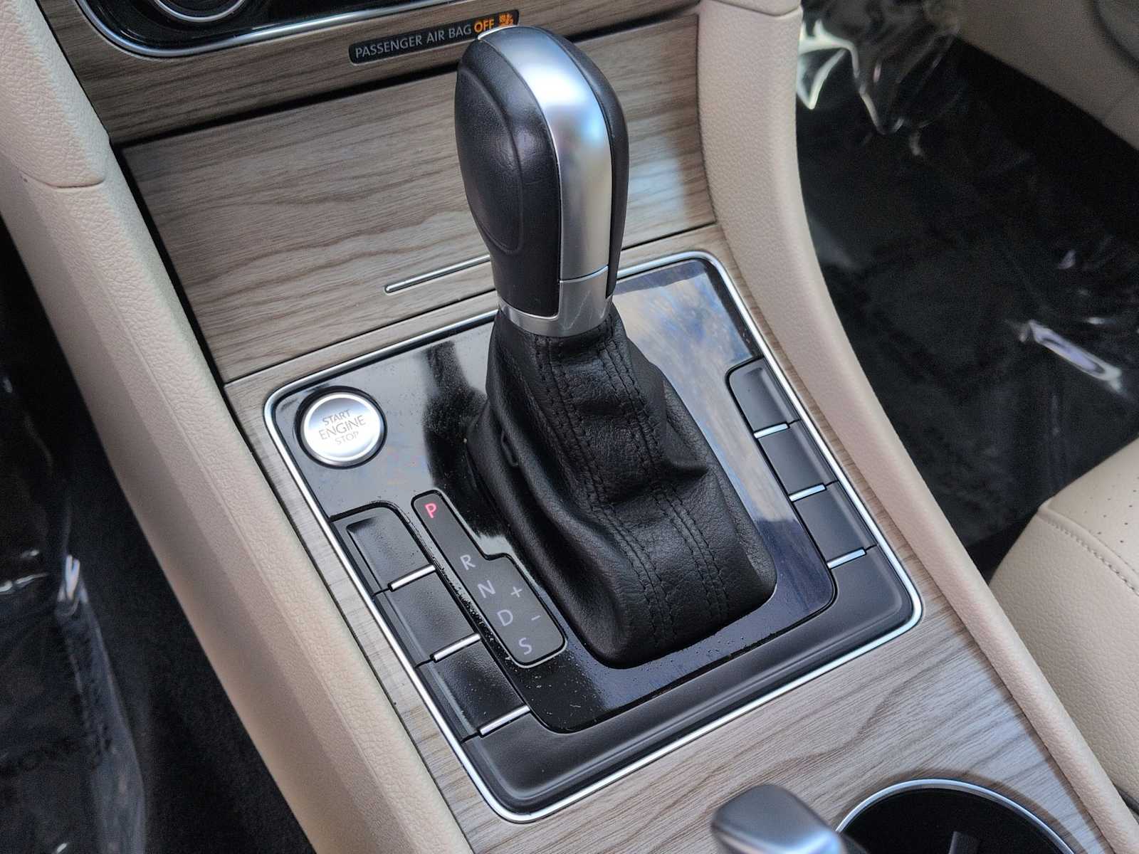 Thumbnail: 2018 Volkswagen Passat - 33