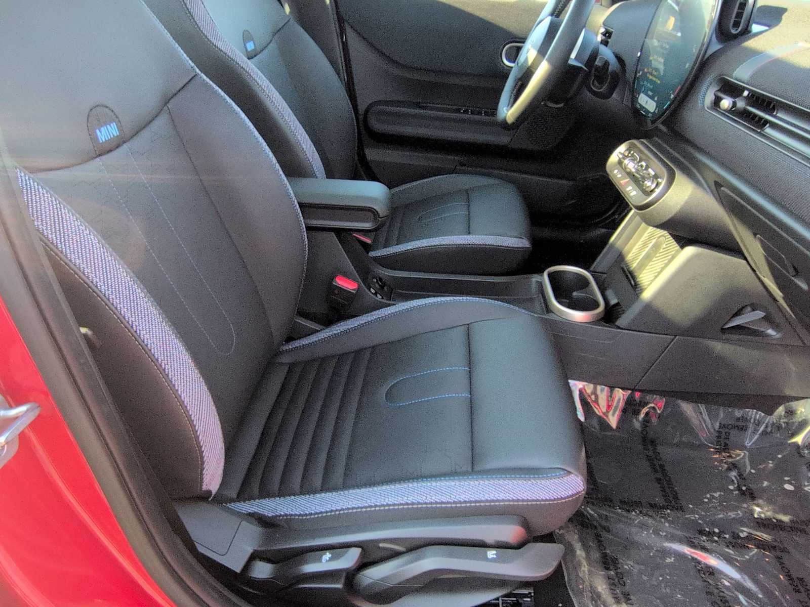 Thumbnail: 2025 MINI Cooper Hardtop - 24