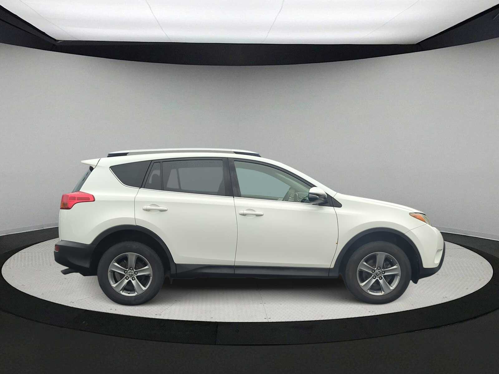 Thumbnail: 2015 Toyota RAV4 - 9