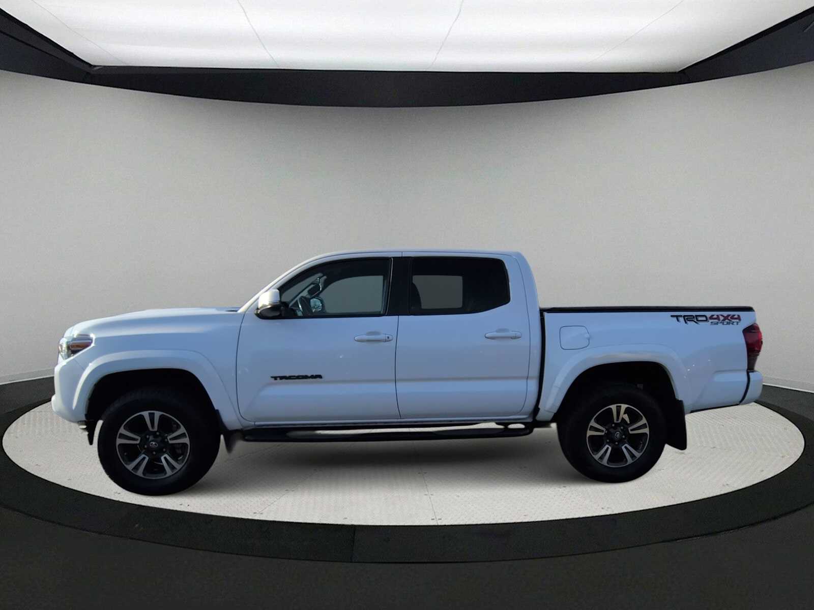 Thumbnail: 2019 Toyota Tacoma - 5