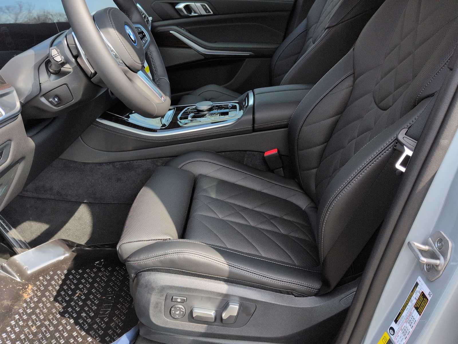 Thumbnail: 2026 BMW X5 - 17