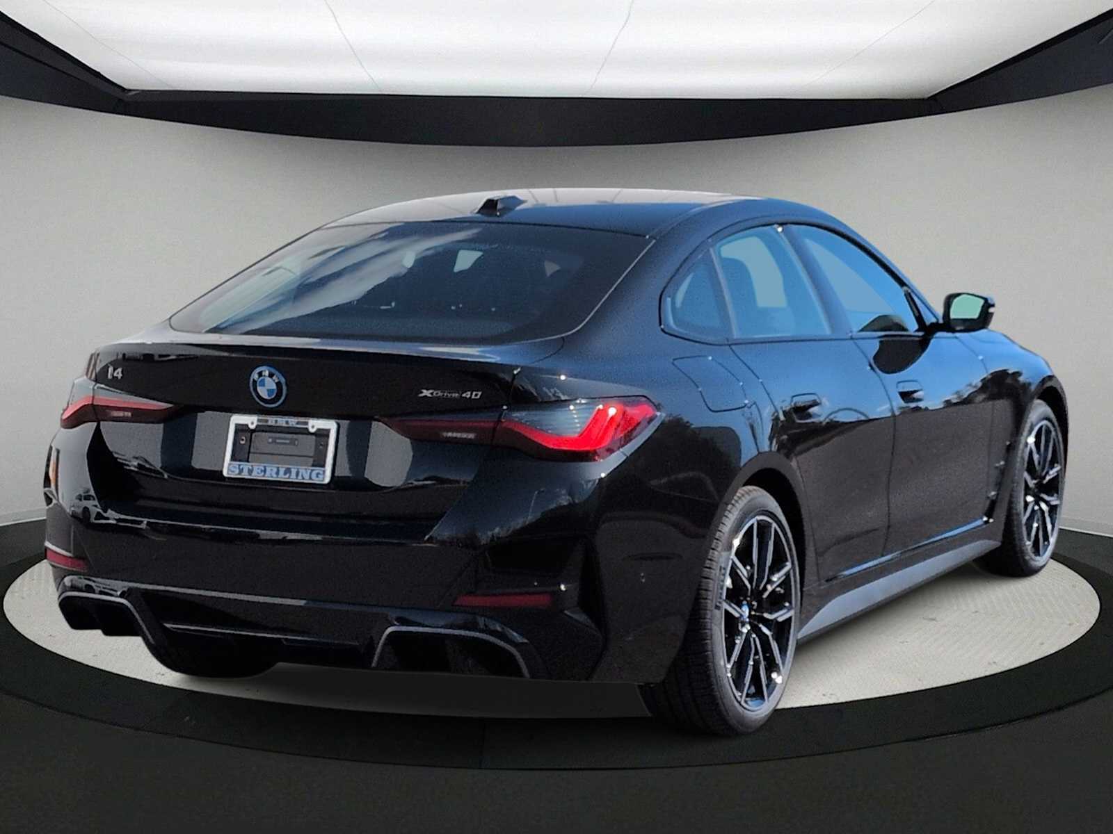 Thumbnail: 2025 BMW i4 - 8