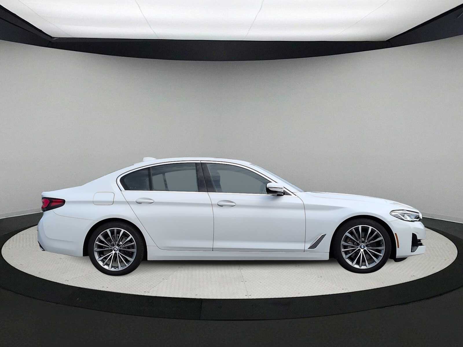 Thumbnail: 2021 BMW 5 Series - 9