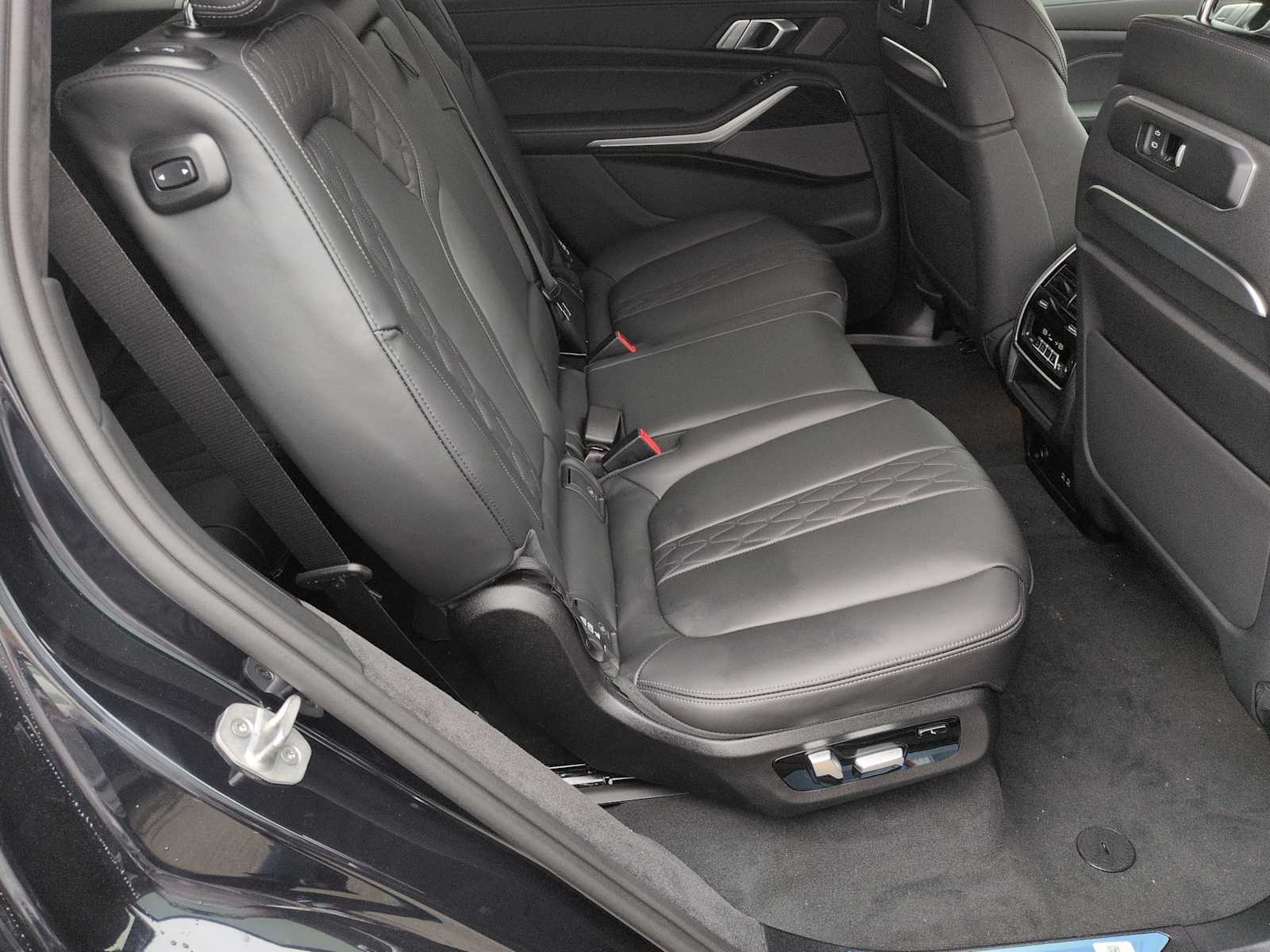 Thumbnail: 2026 BMW X7 - 22