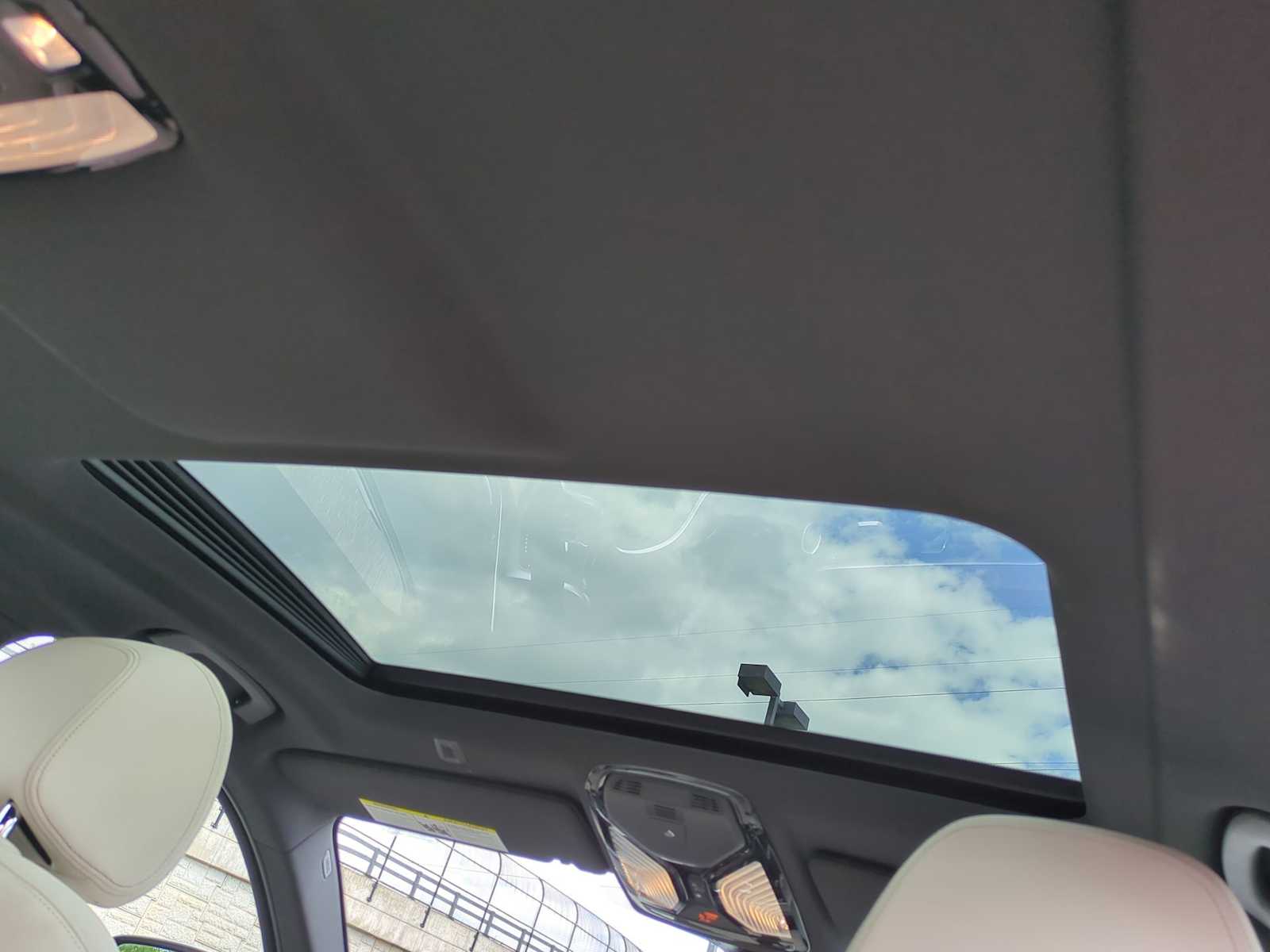 Thumbnail: 2022 BMW 5 Series - 22