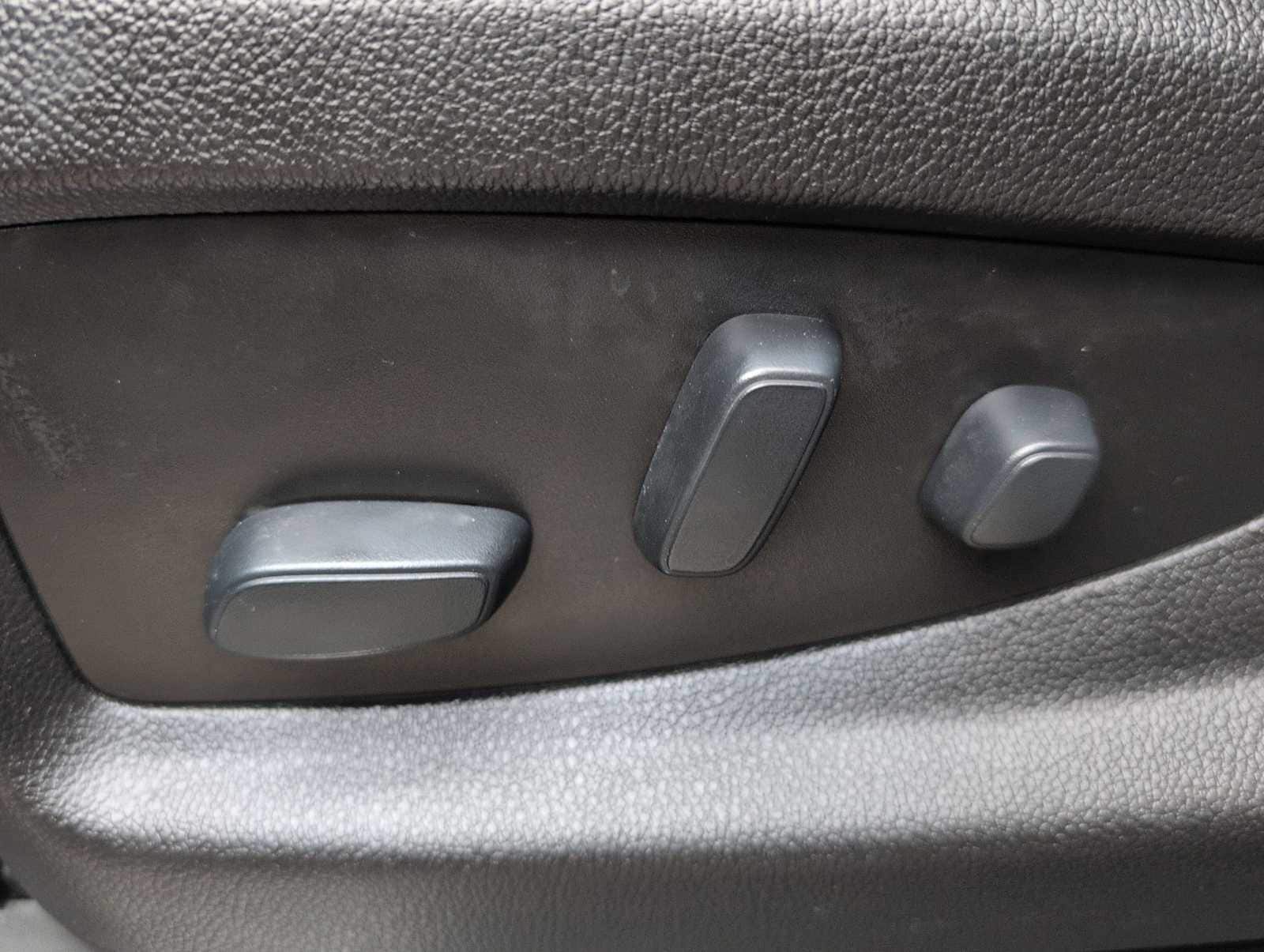 Thumbnail: 2019 Chevrolet Tahoe - 17