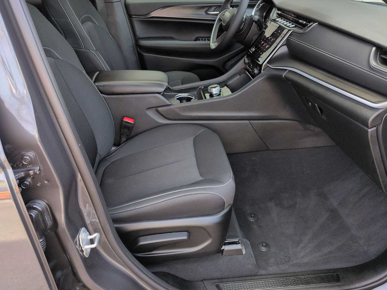 Thumbnail: 2025 Jeep Grand Cherokee - 24