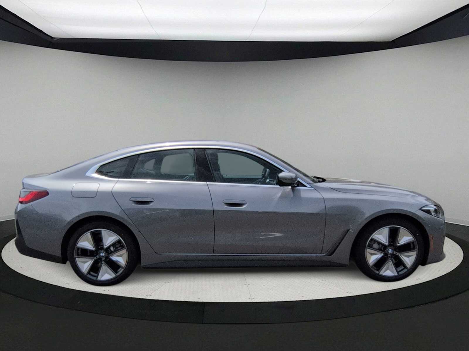 Thumbnail: 2026 BMW i4 - 9