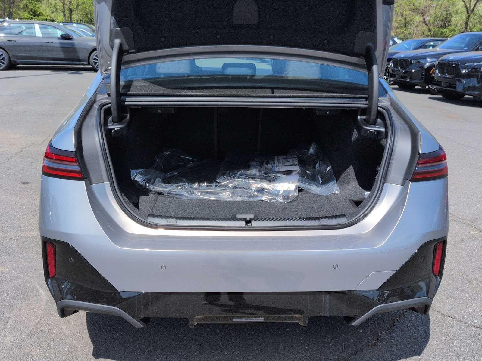 Thumbnail: 2026 BMW i5 - 36