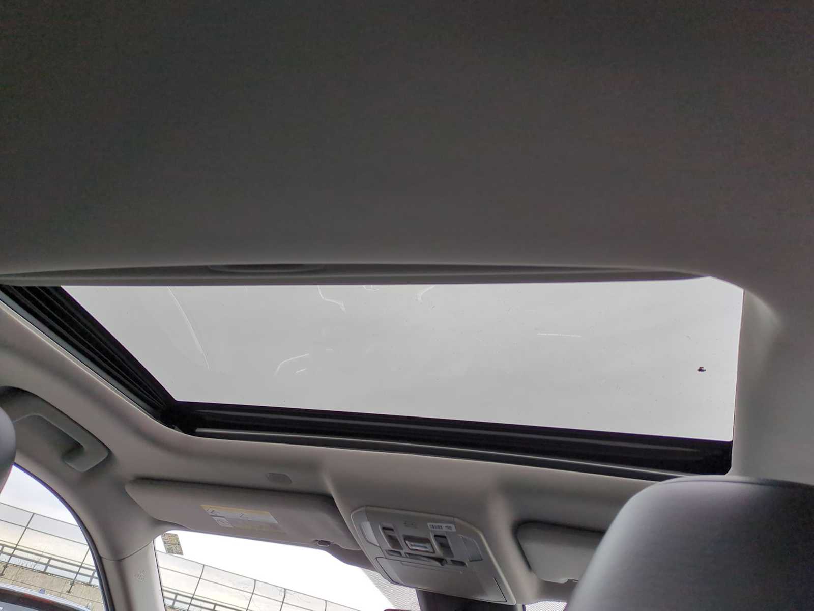 Thumbnail: 2022 Toyota Highlander - 23