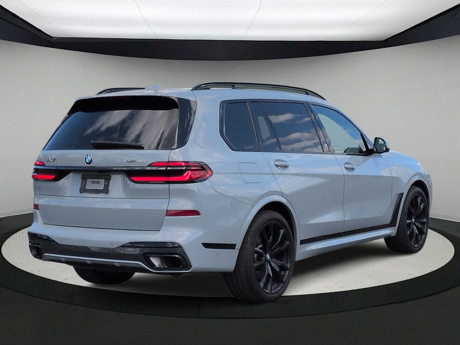 Thumbnail: 2025 BMW X7 - 8
