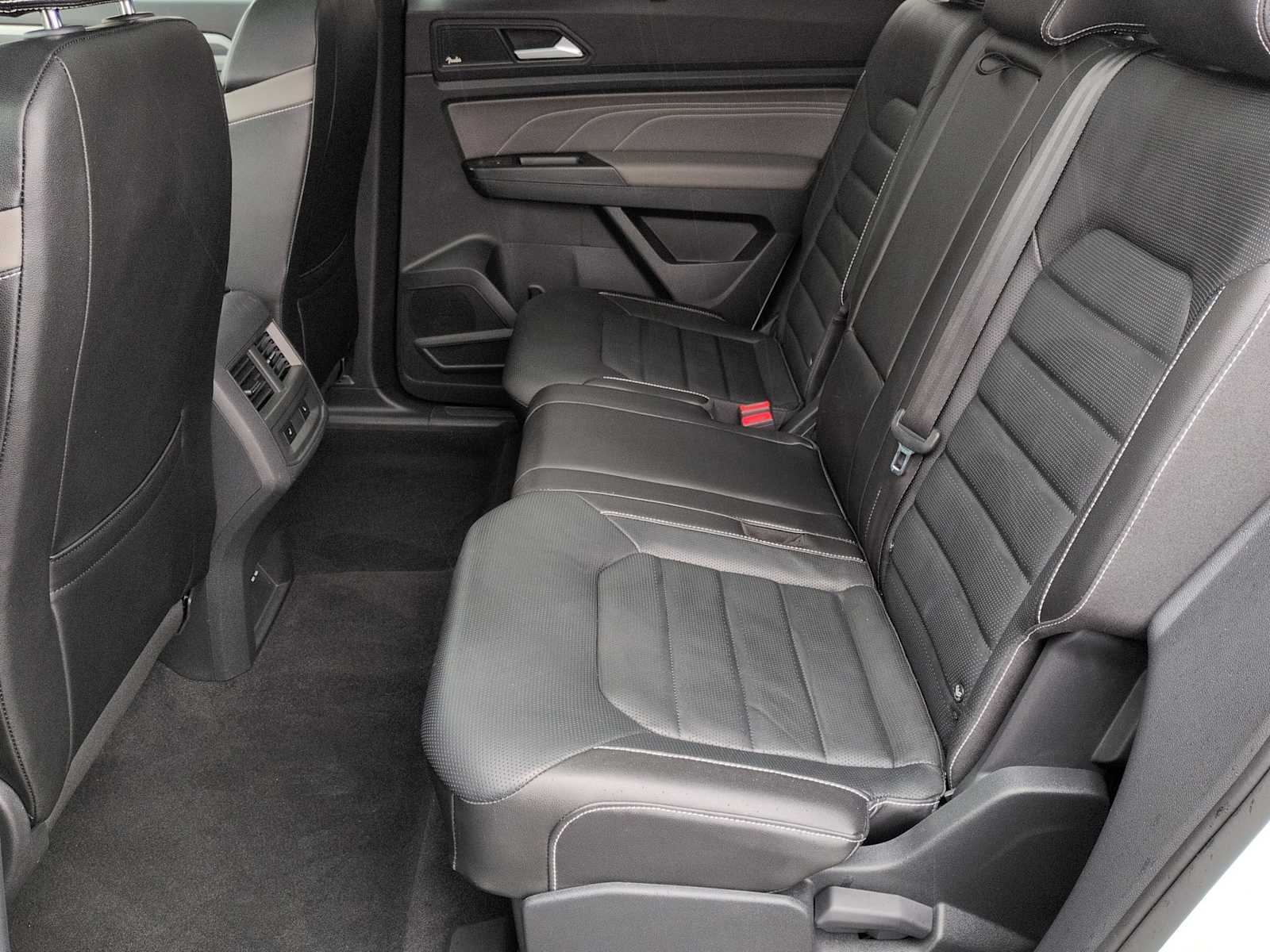 Thumbnail: 2021 Volkswagen Atlas - 21