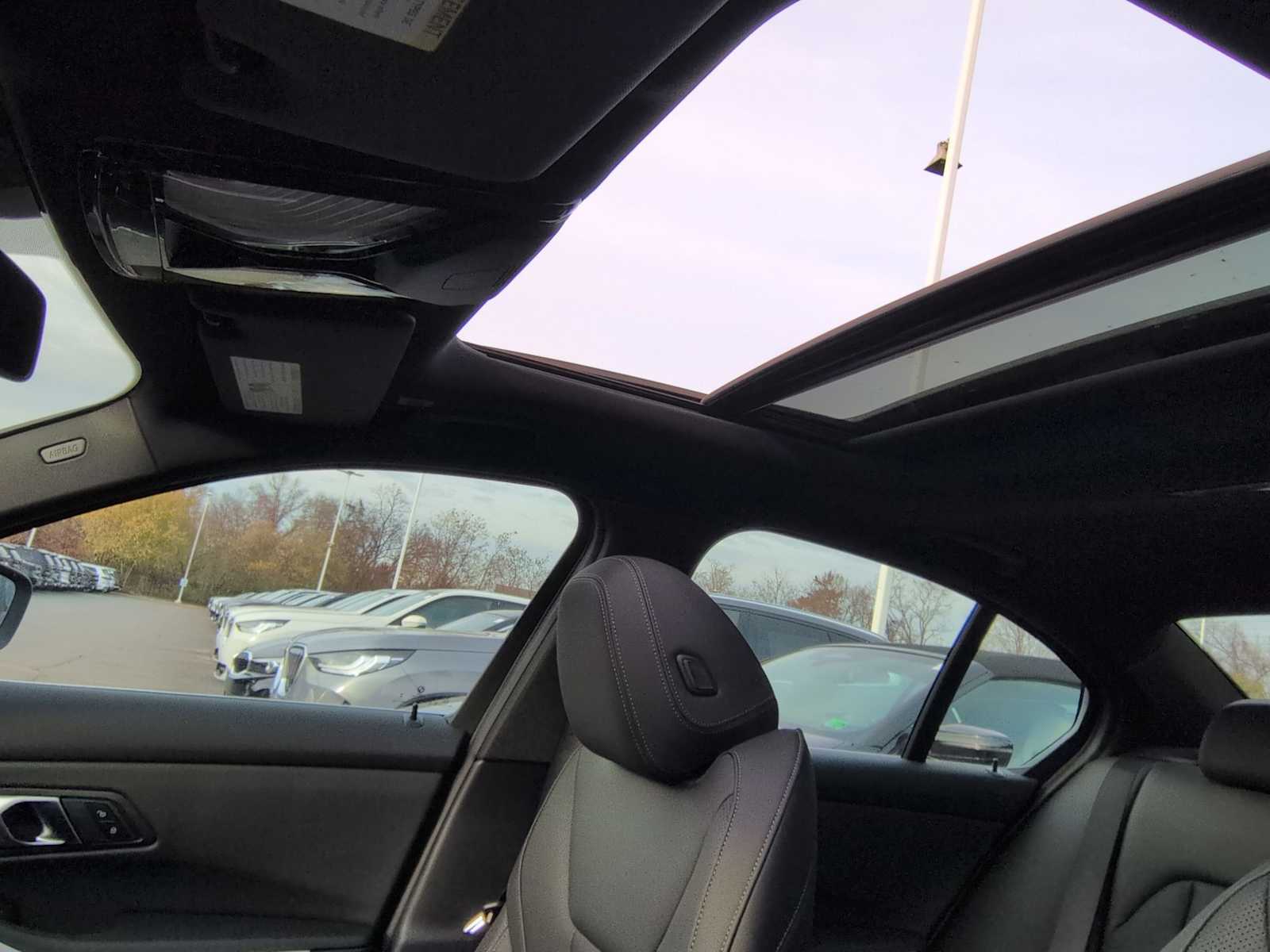 Thumbnail: 2026 BMW 3 Series - 20