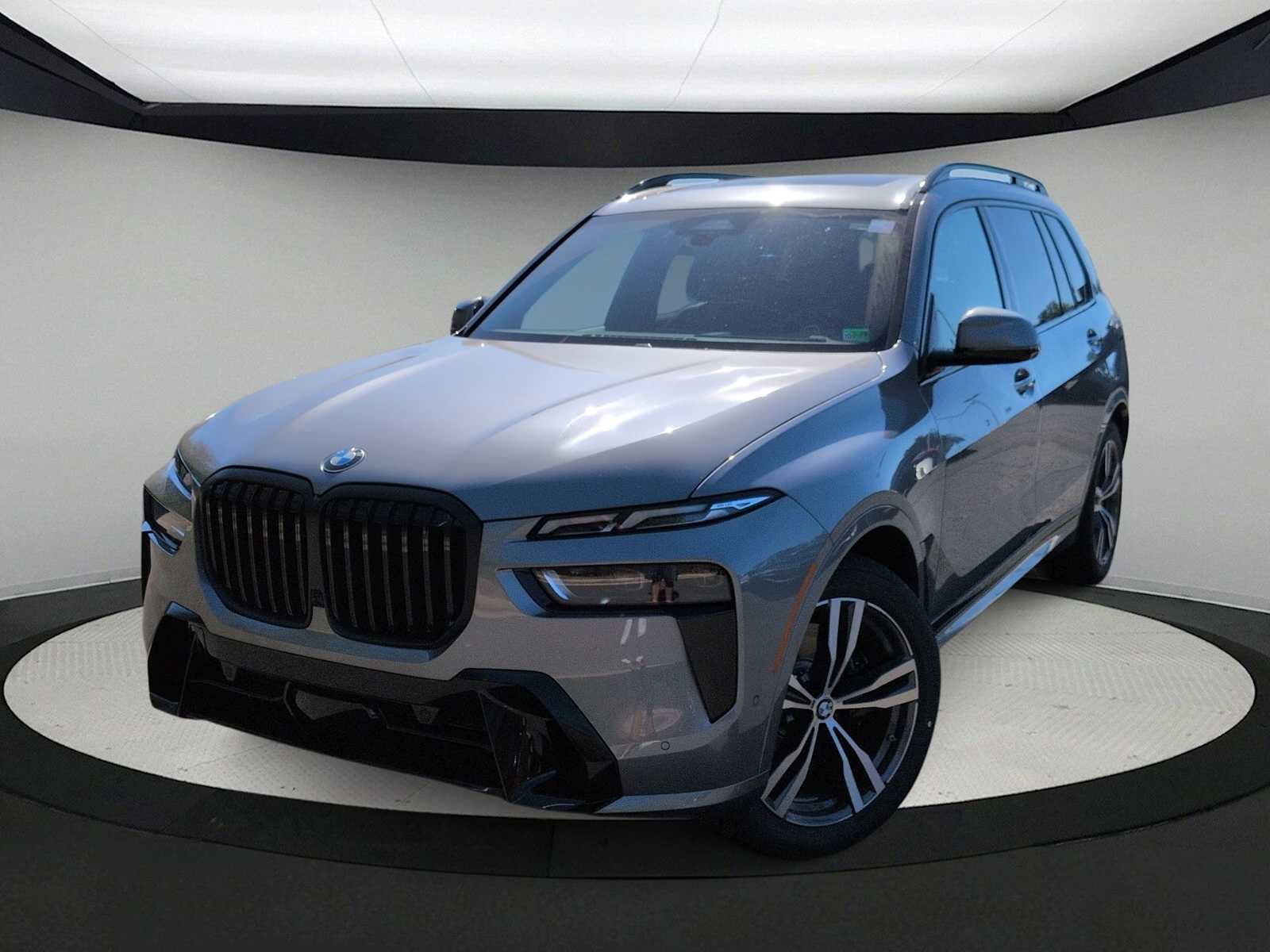 Thumbnail: 2026 BMW X7 - 1