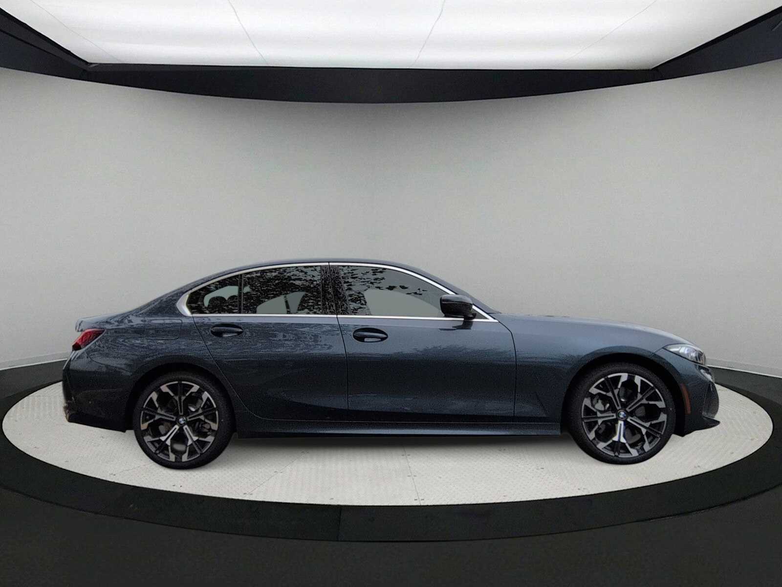 Thumbnail: 2026 BMW 3 Series - 9