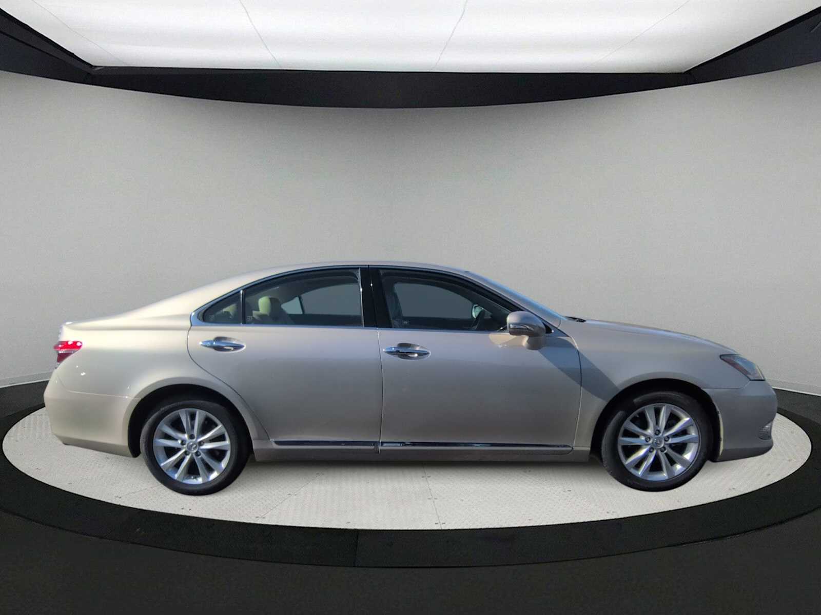 Thumbnail: 2011 Lexus ES - 9