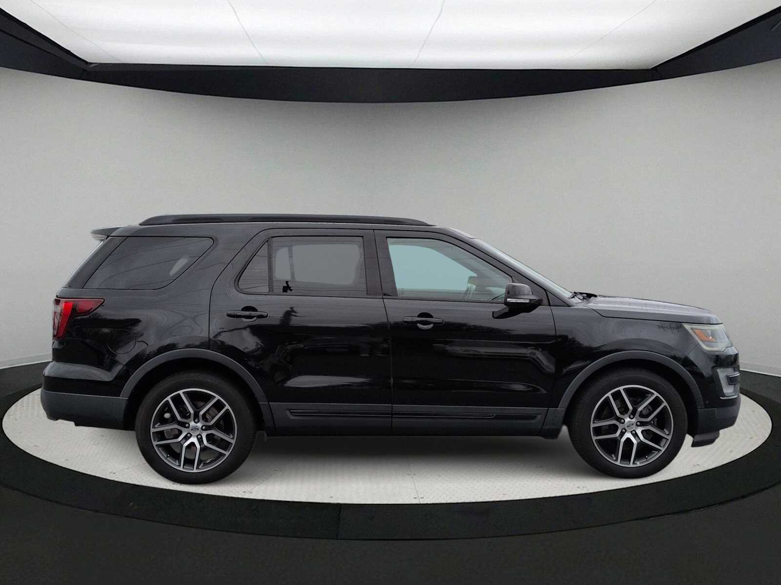 Thumbnail: 2016 Ford Explorer - 9