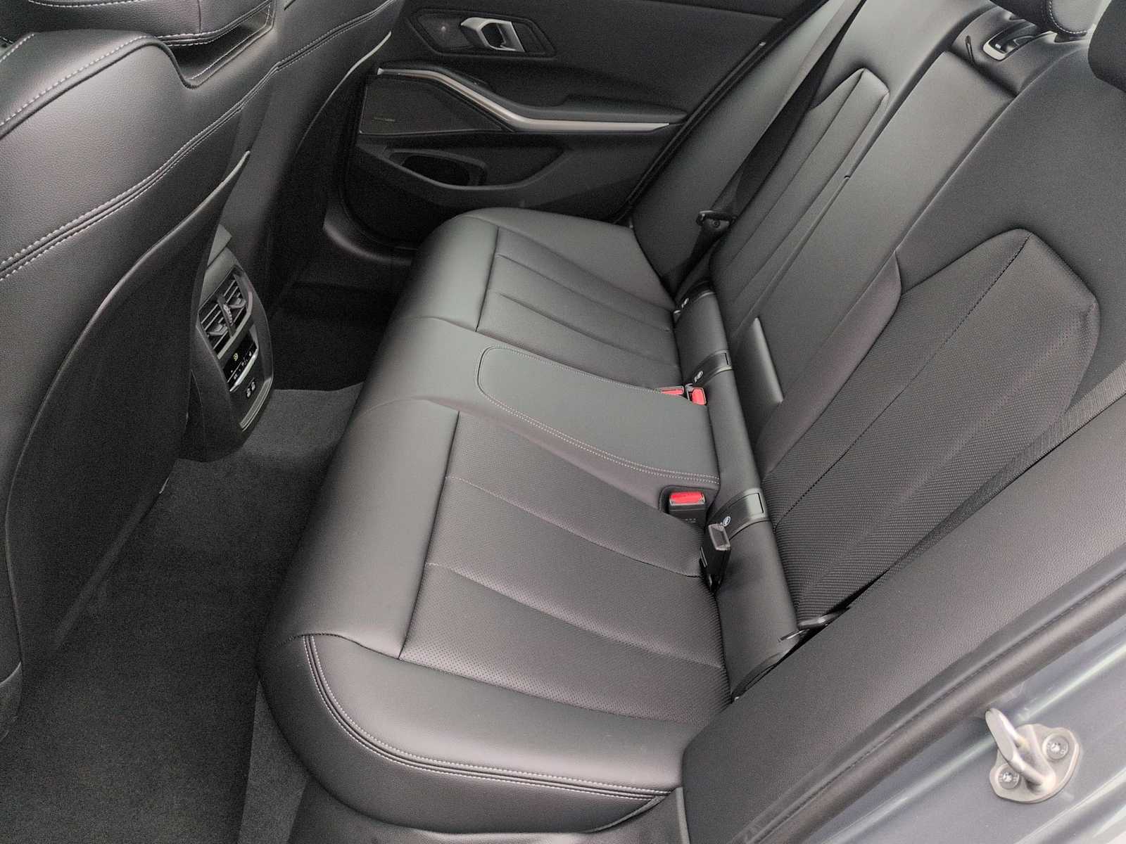 Thumbnail: 2026 BMW 3 Series - 21