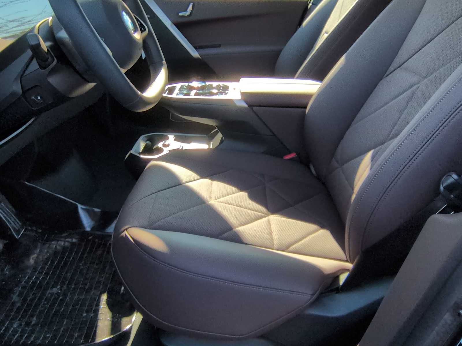 Thumbnail: 2026 BMW iX - 16