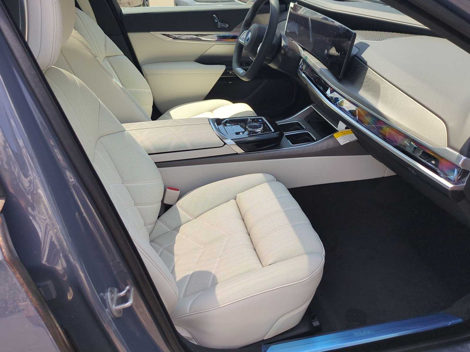 Thumbnail: 2025 BMW i7 - 22