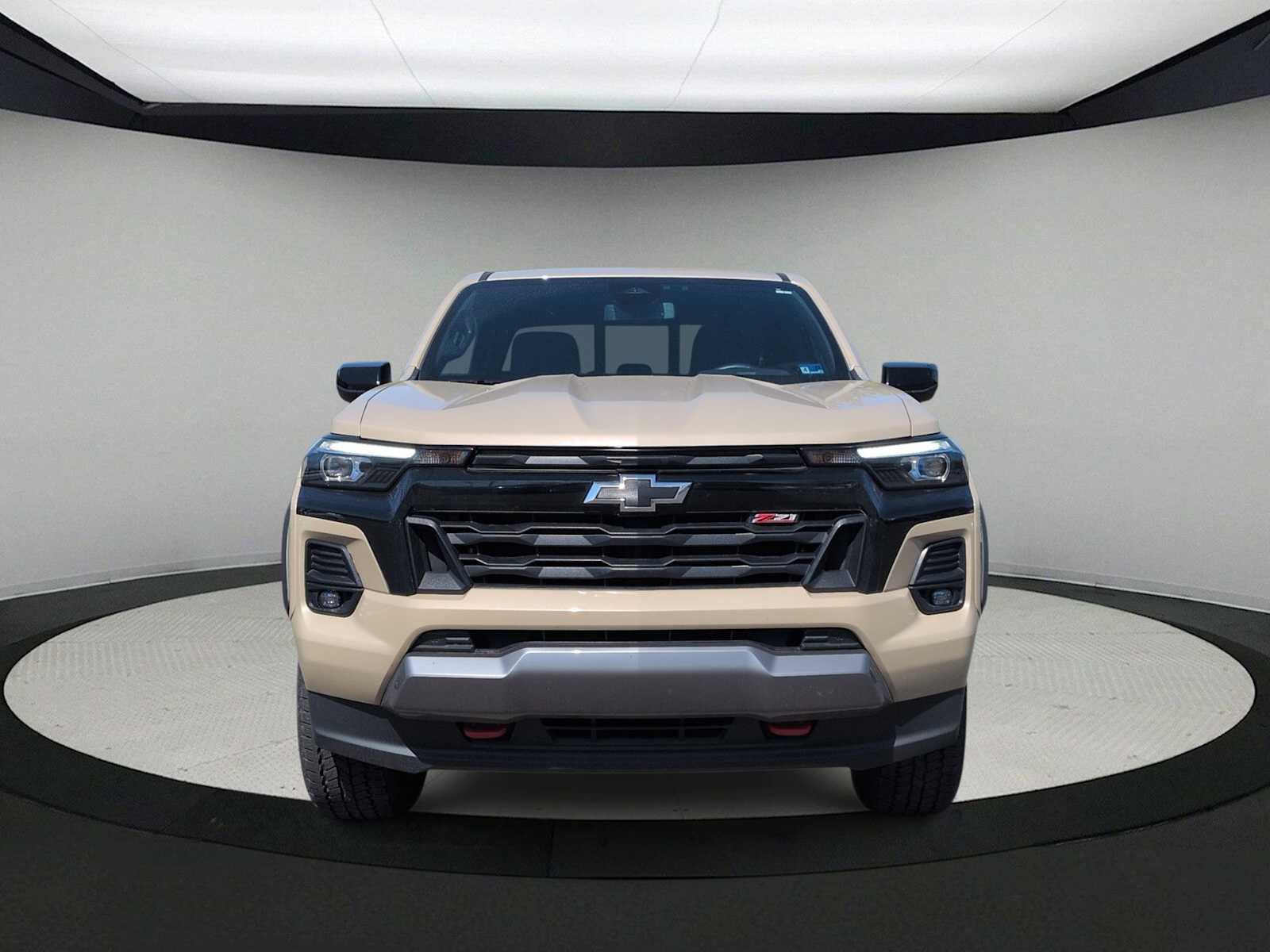 Thumbnail: 2023 Chevrolet Colorado - 3
