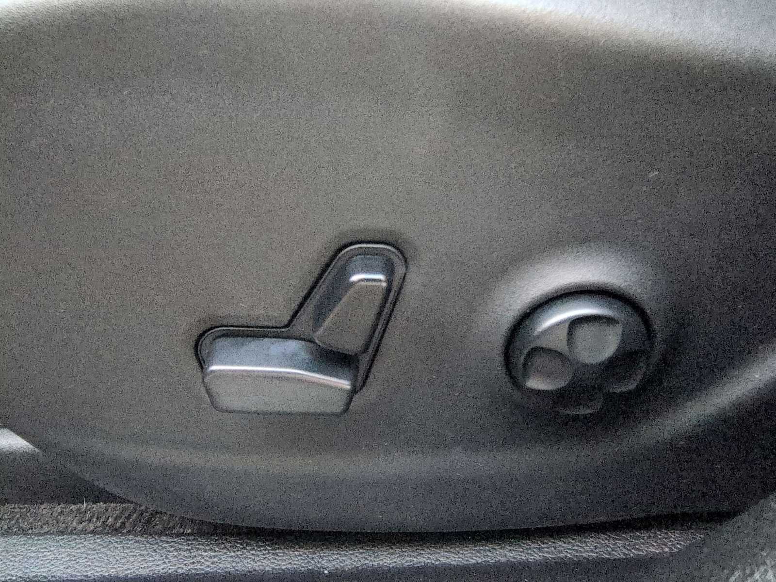 Thumbnail: 2016 Jeep Cherokee - 18