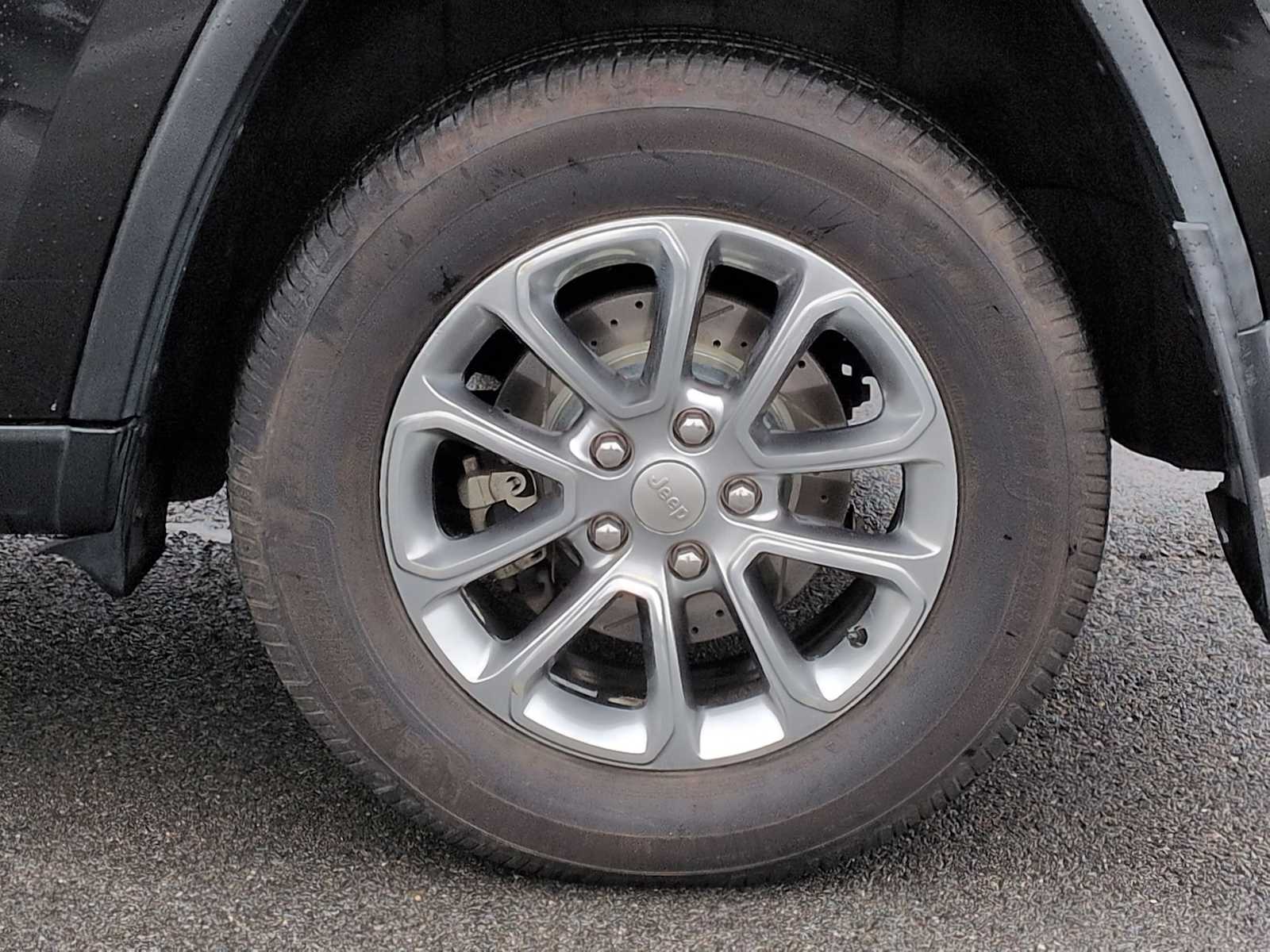 Thumbnail: 2015 Jeep Grand Cherokee - 14