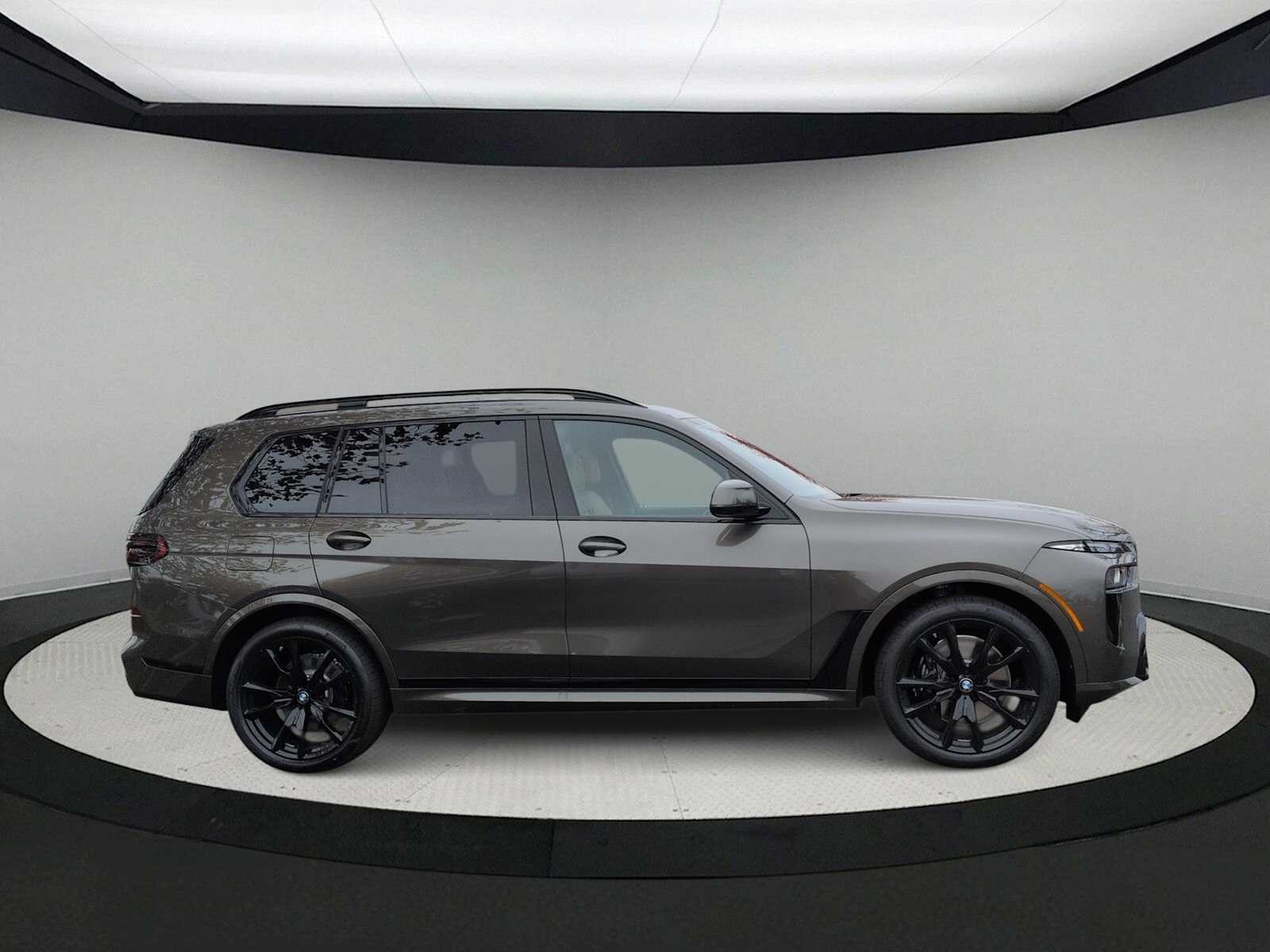 Thumbnail: 2026 BMW X7 - 9