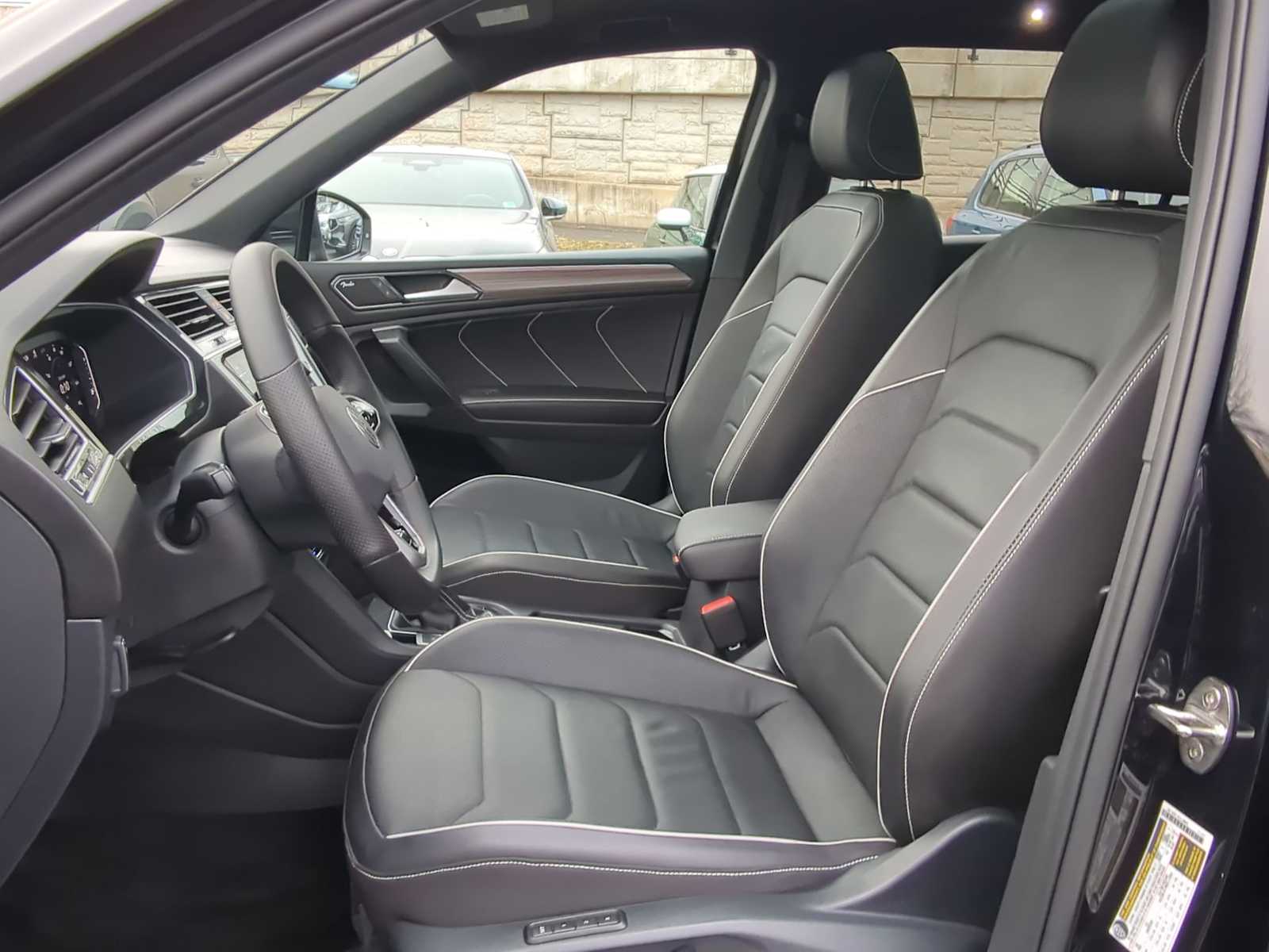 Thumbnail: 2024 Volkswagen Tiguan - 16