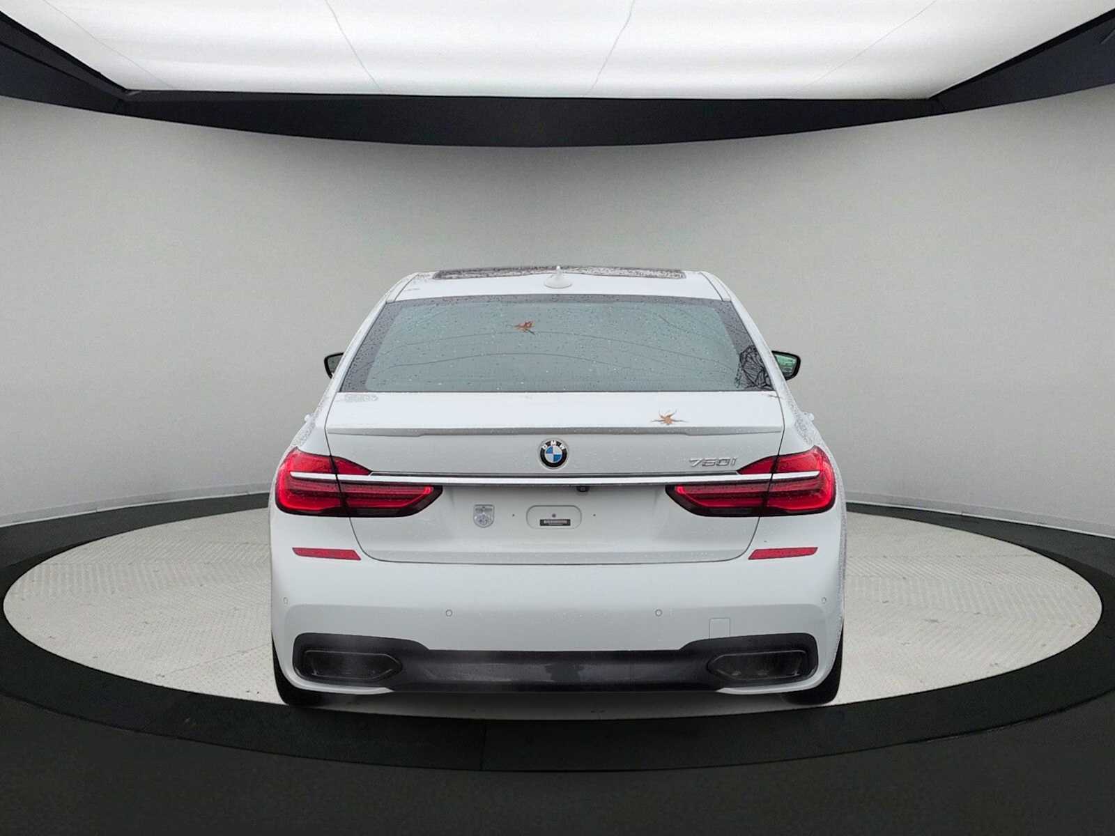 Thumbnail: 2016 BMW 7 Series - 7