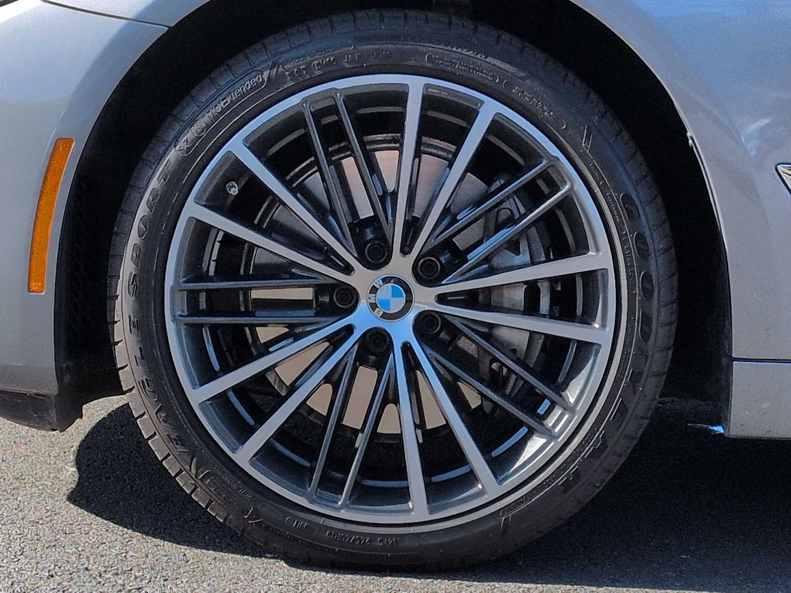 Thumbnail: 2023 BMW 5 Series - 14