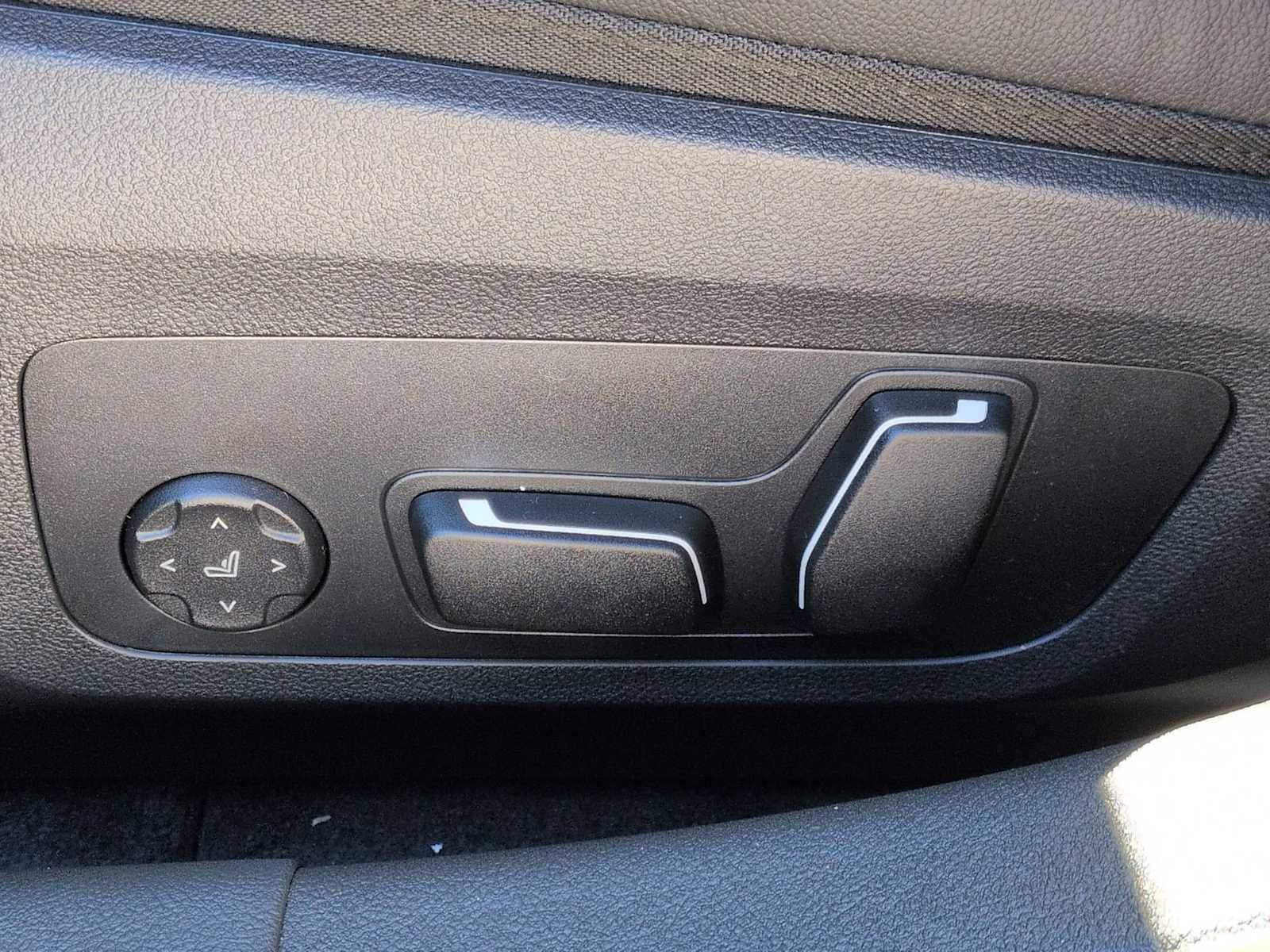 Thumbnail: 2025 BMW i4 - 18