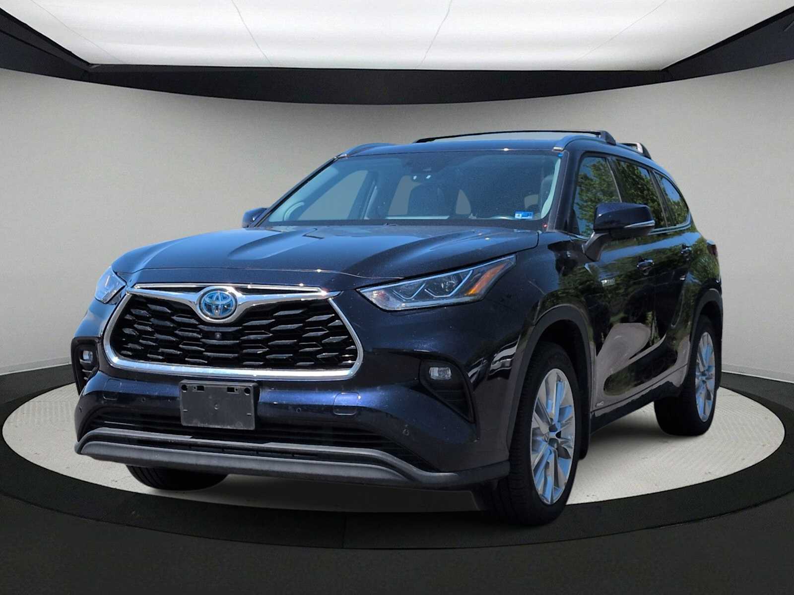 Thumbnail: 2021 Toyota Highlander - 4