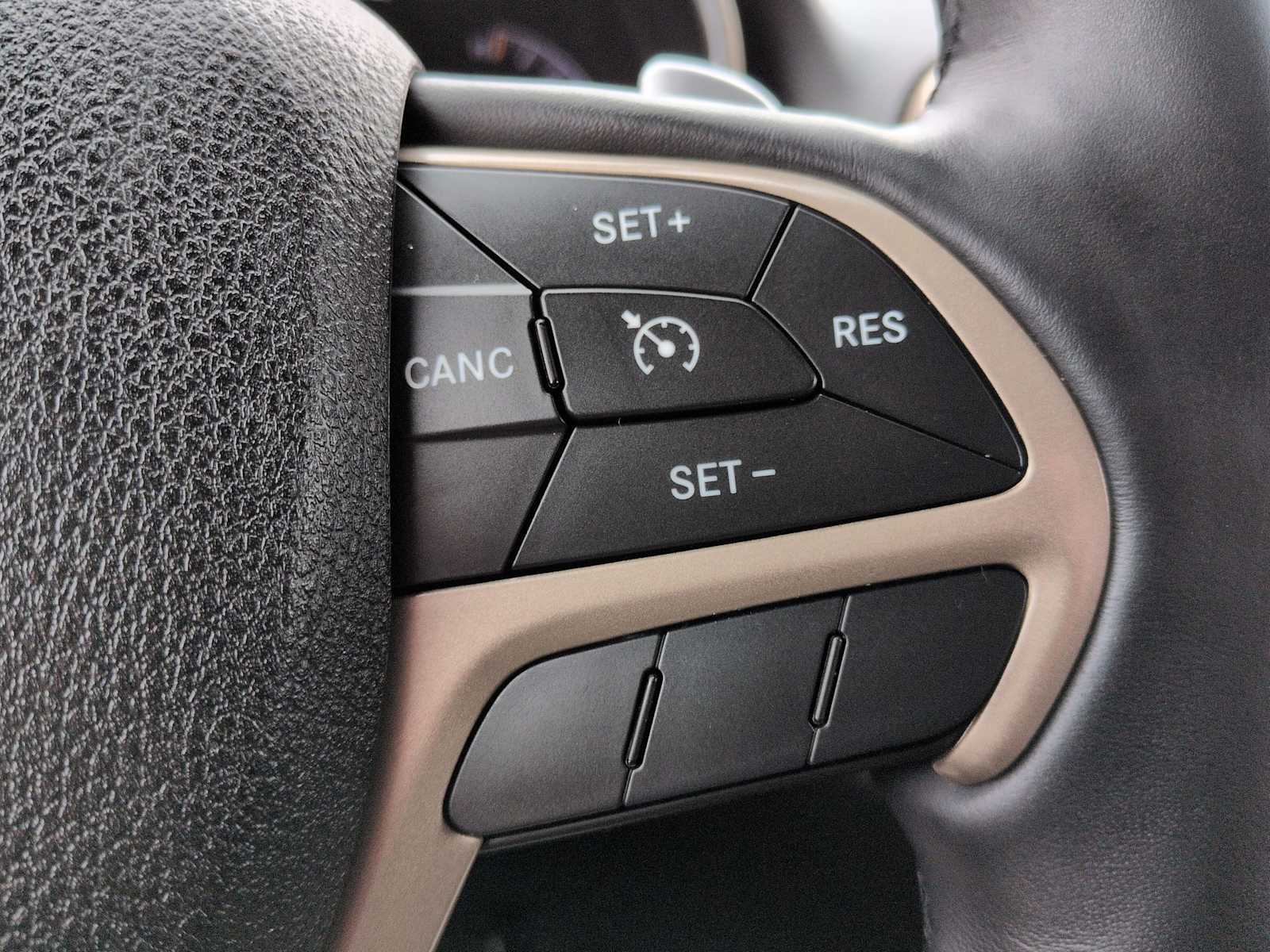 Thumbnail: 2015 Jeep Grand Cherokee - 27