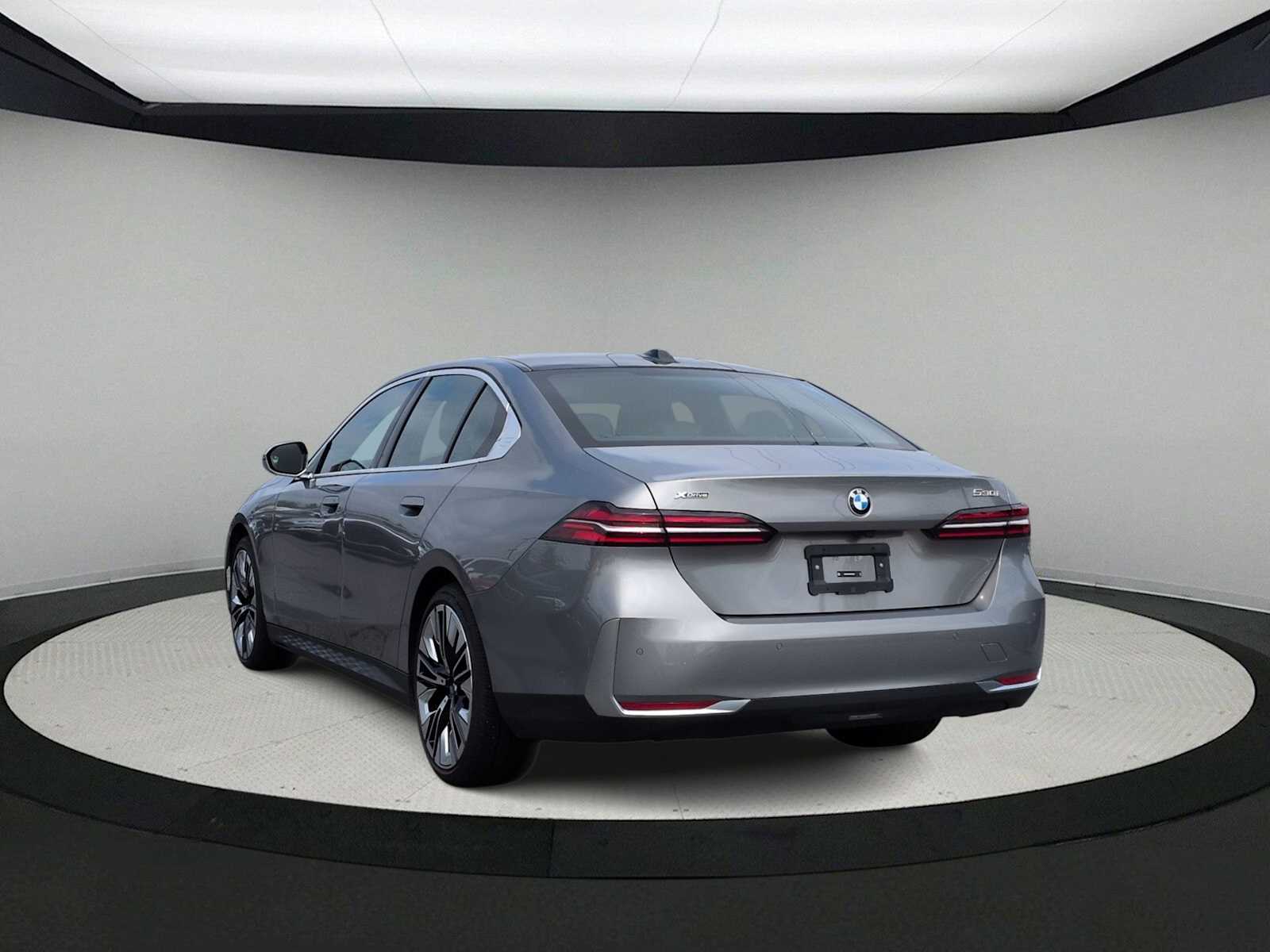 Thumbnail: 2024 BMW 5 Series - 6