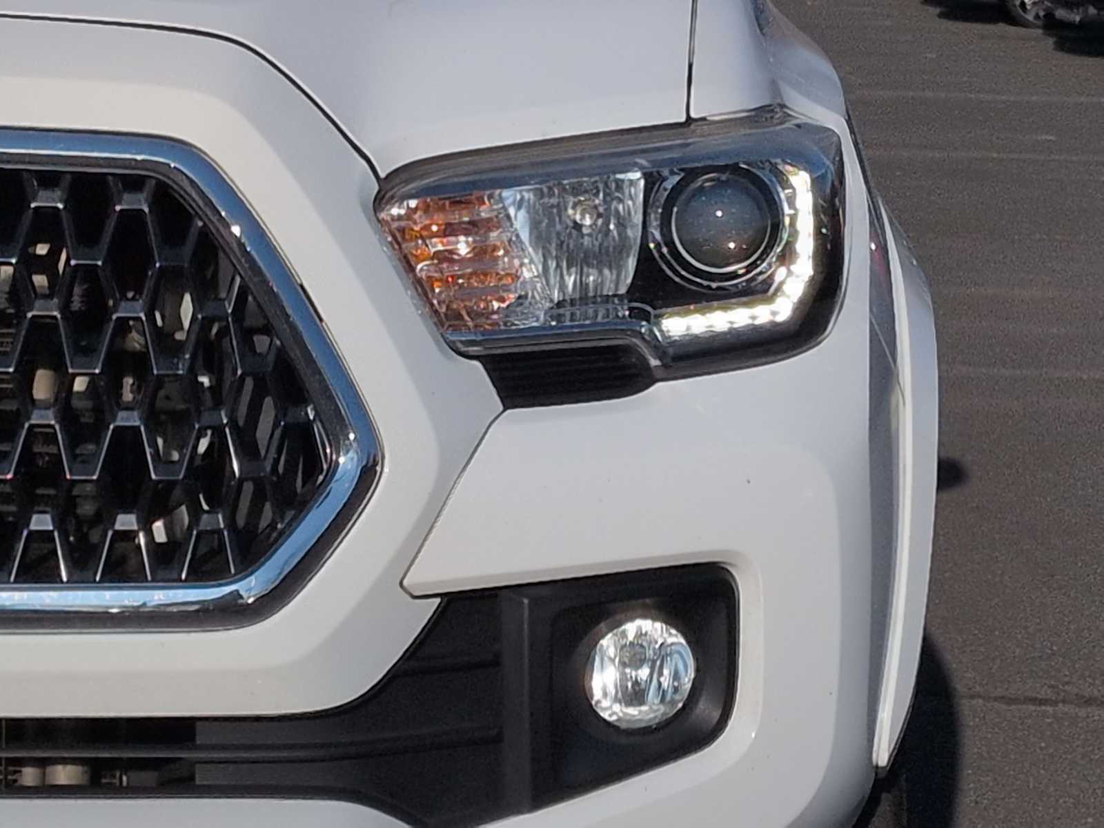 Thumbnail: 2019 Toyota Tacoma - 11