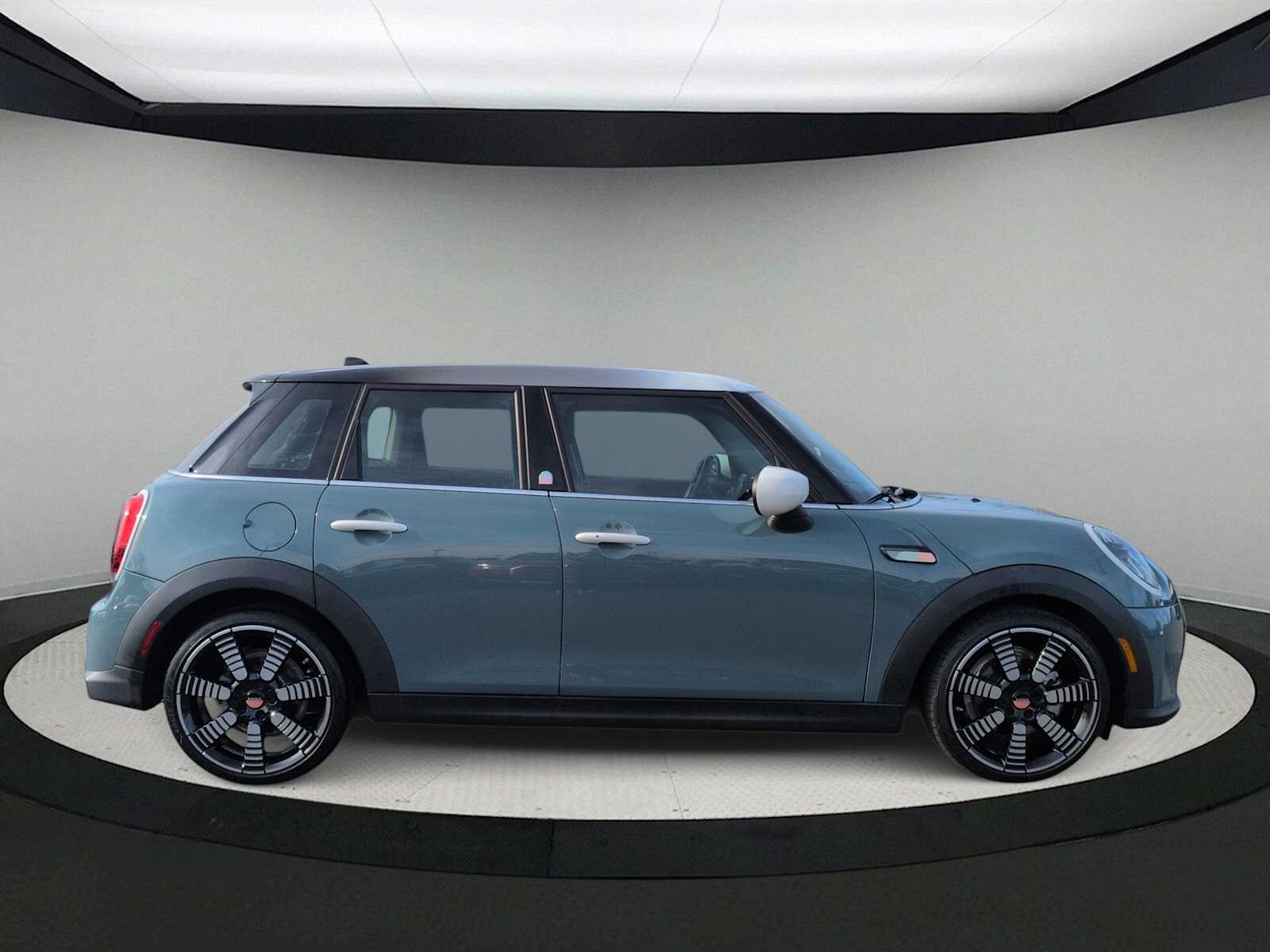 Thumbnail: 2023 MINI Cooper Hardtop - 9