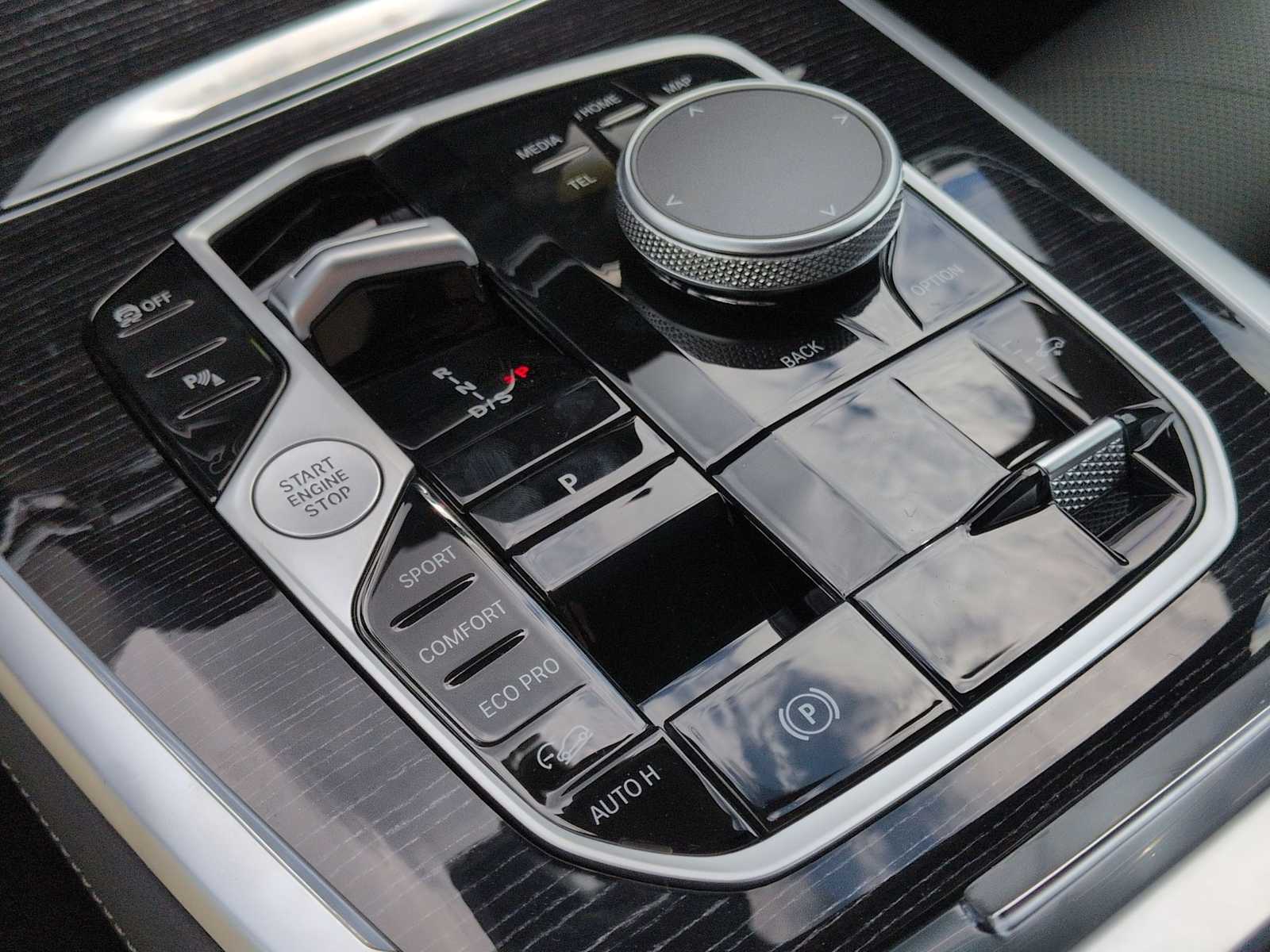 Thumbnail: 2027 BMW X7 - 35