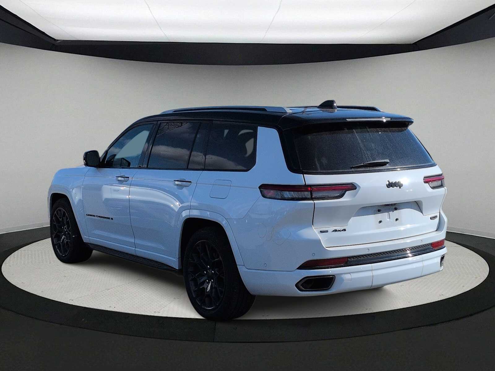 Thumbnail: 2023 Jeep Grand Cherokee - 6