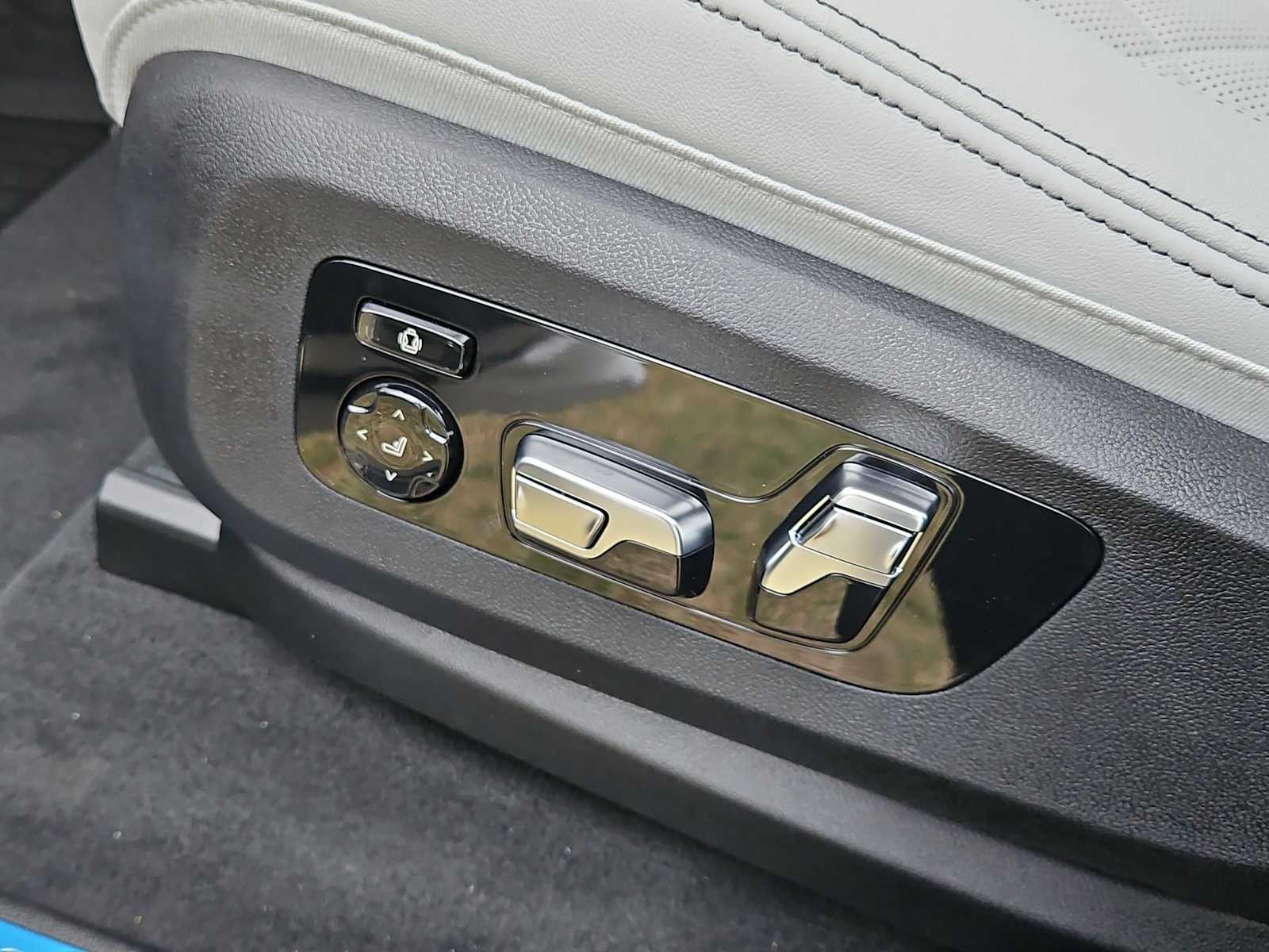 Thumbnail: 2026 BMW X5 - 17