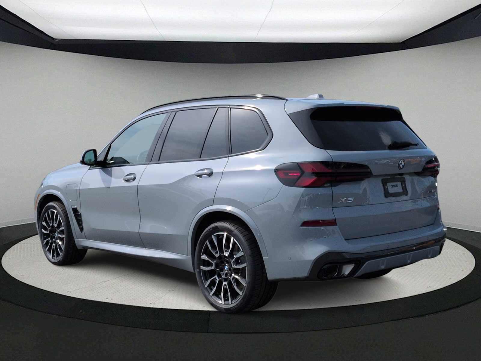 Thumbnail: 2026 BMW X5 - 6