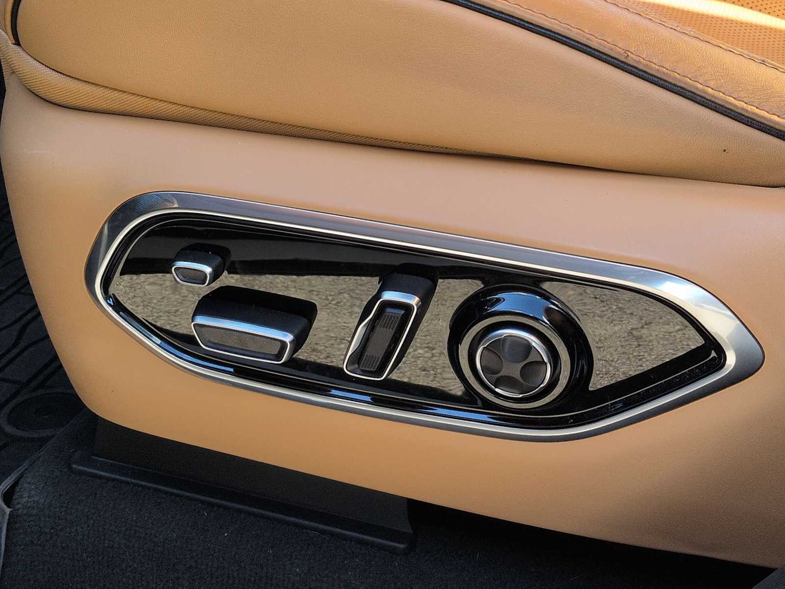 Thumbnail: 2023 Jeep Grand Cherokee - 17