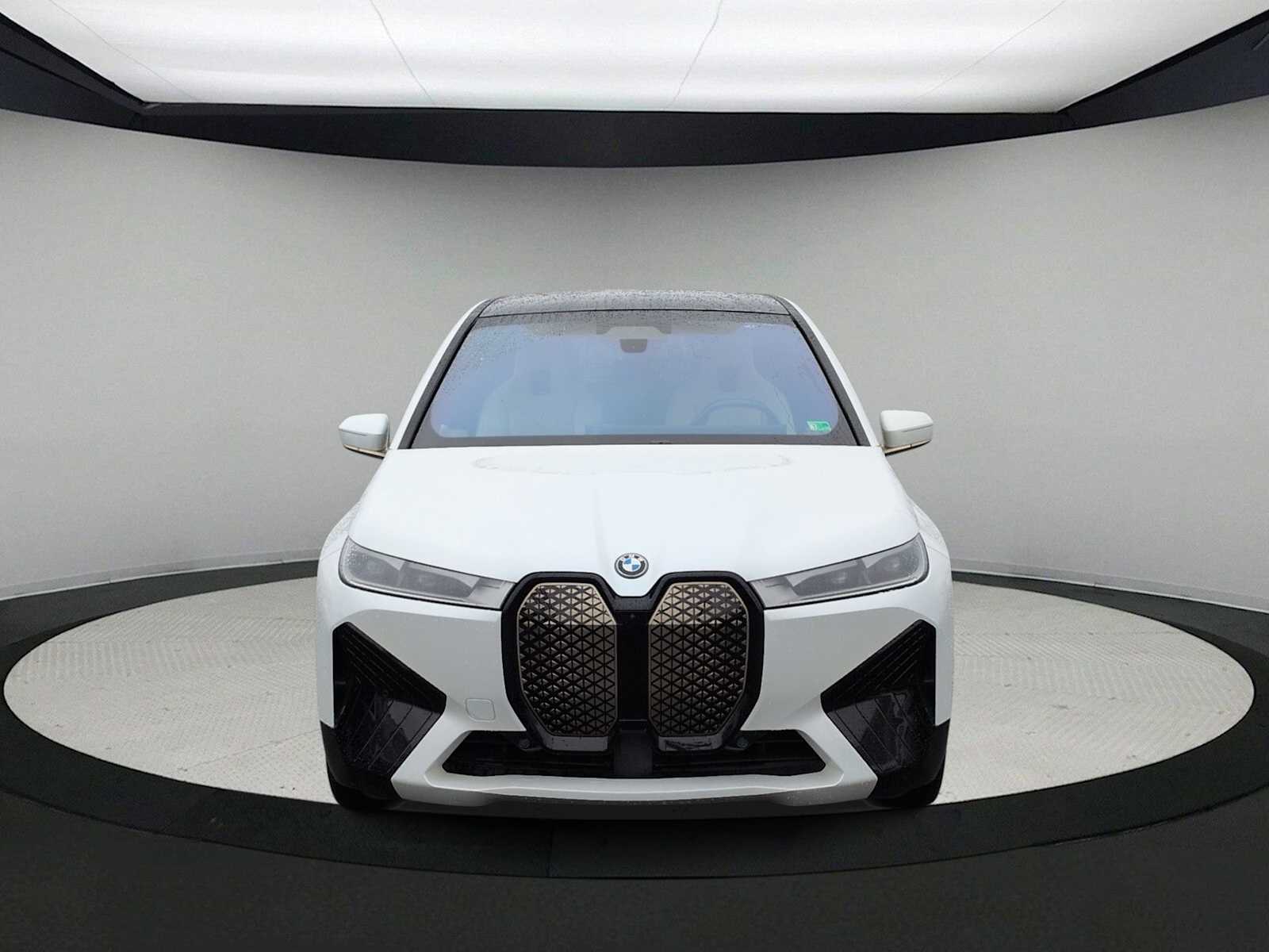 Thumbnail: 2023 BMW iX - 3