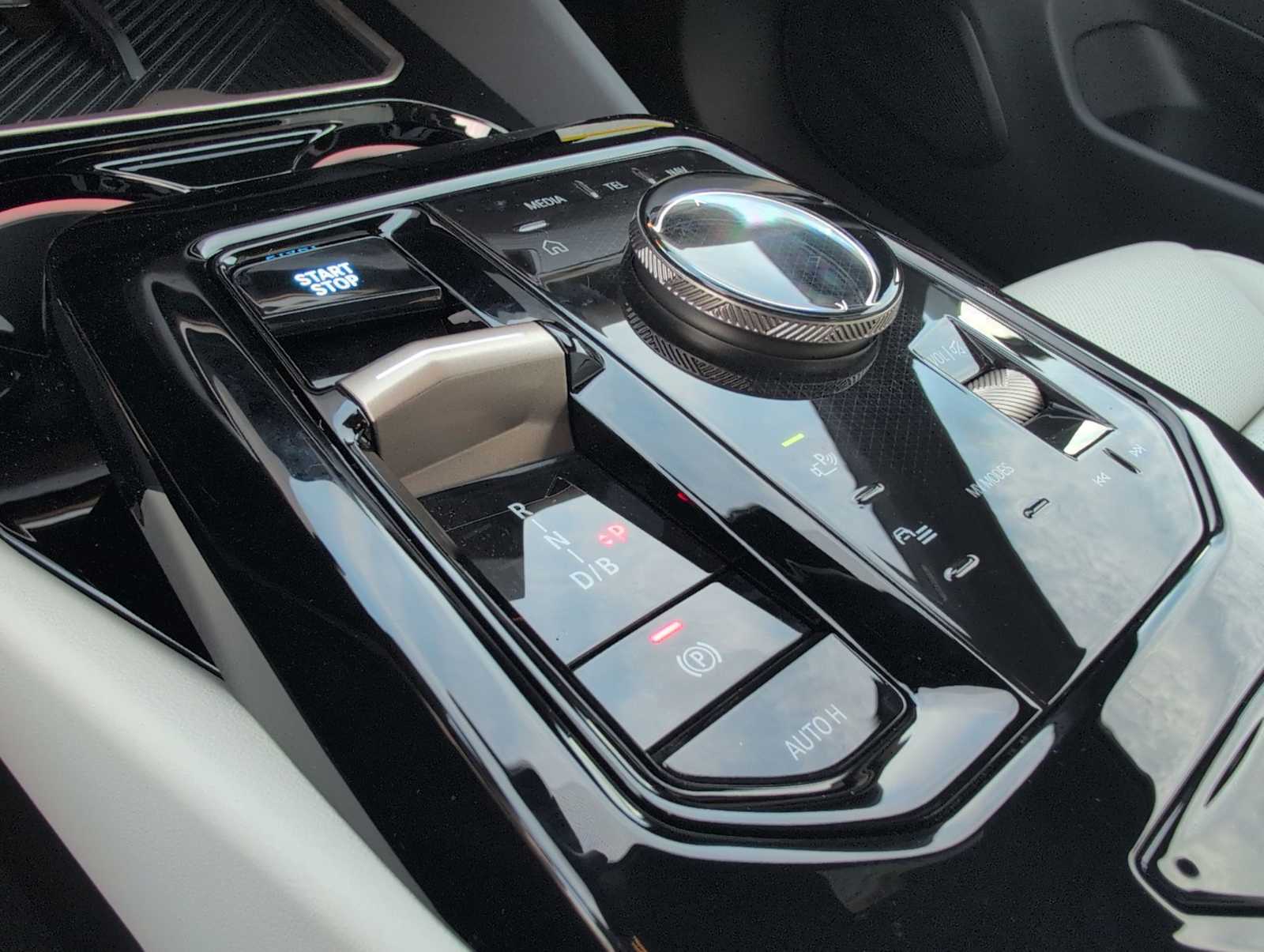 Thumbnail: 2026 BMW i5 - 30