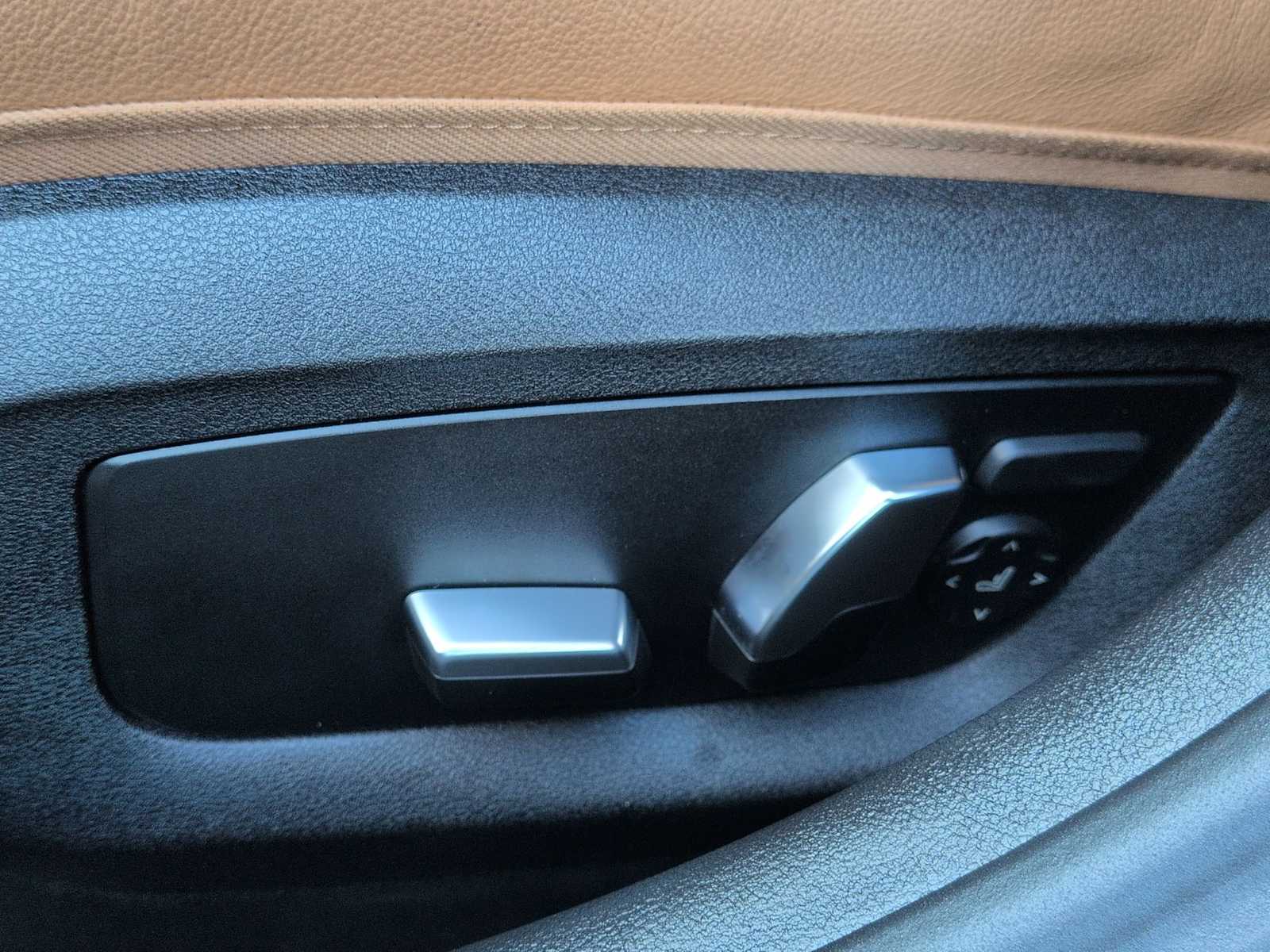 Thumbnail: 2023 BMW 5 Series - 18