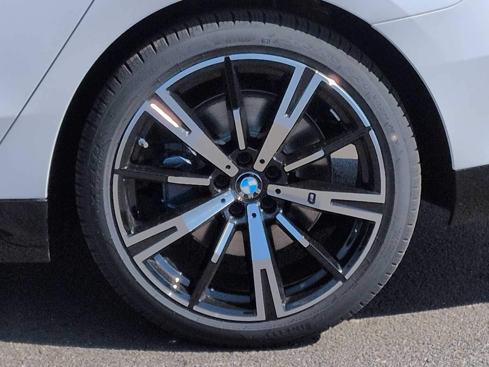 Thumbnail: 2026 BMW 5 Series - 14