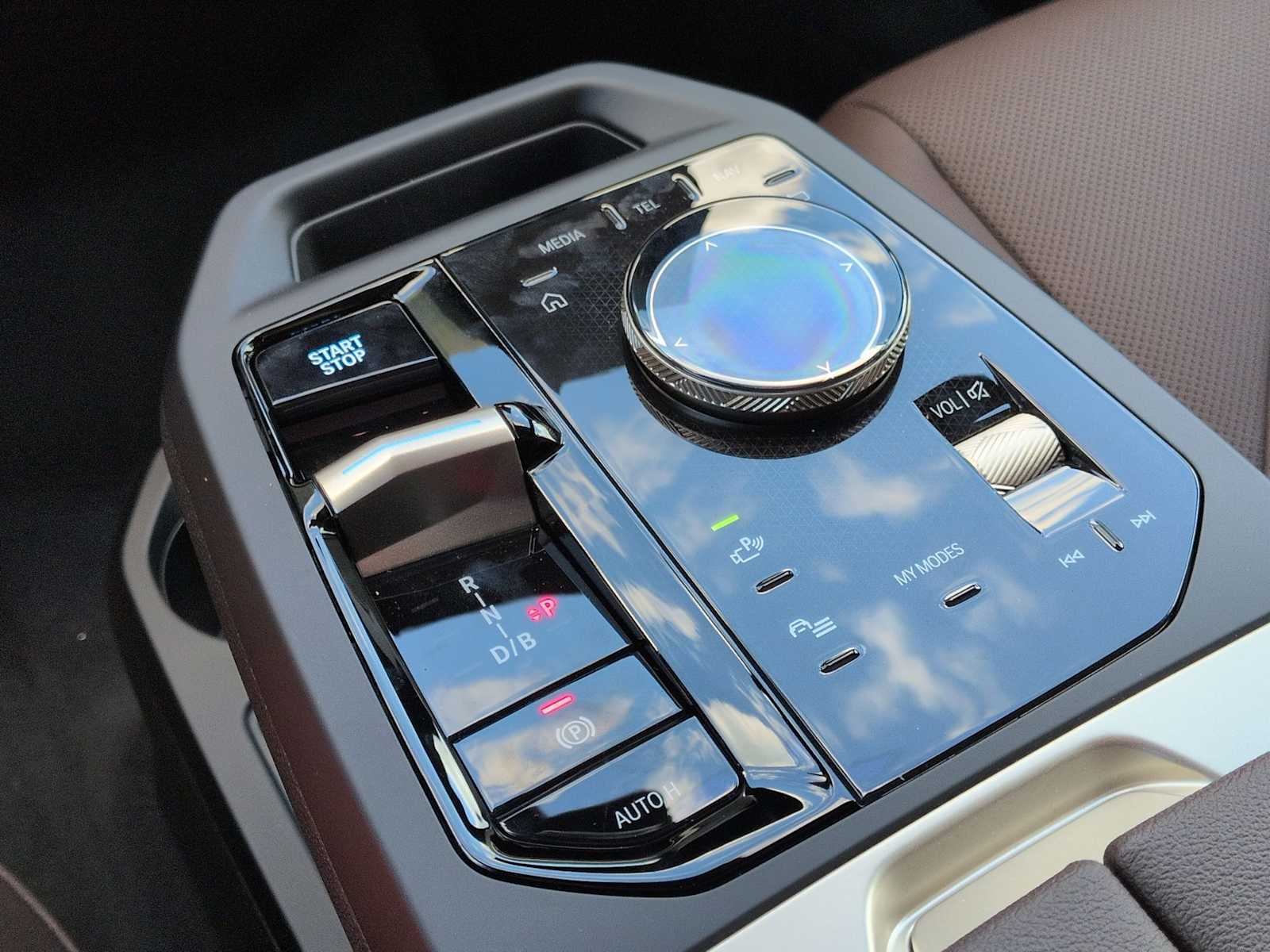 Thumbnail: 2026 BMW iX - 34