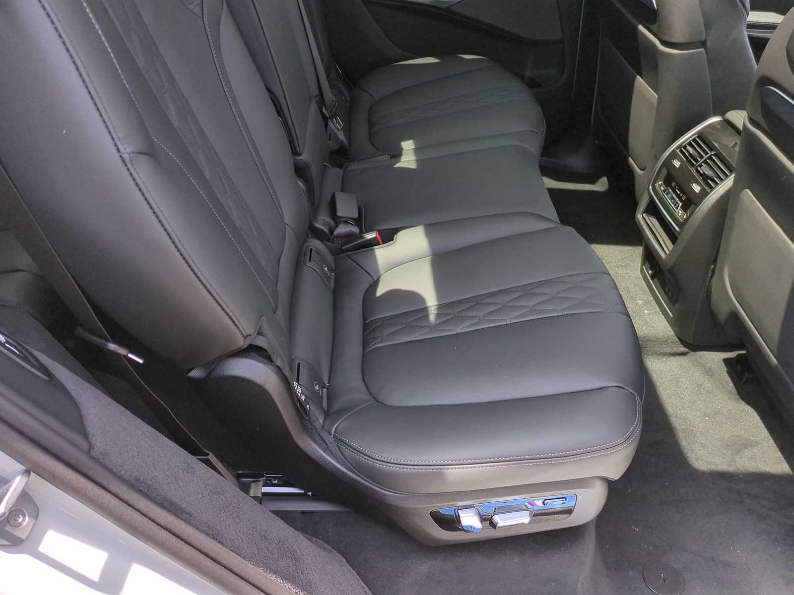 Thumbnail: 2026 BMW X7 - 22