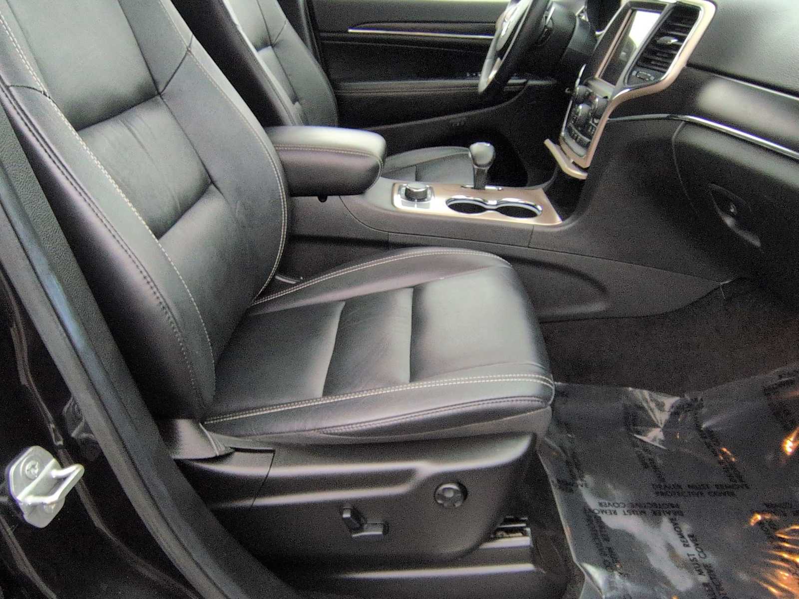 Thumbnail: 2015 Jeep Grand Cherokee - 24