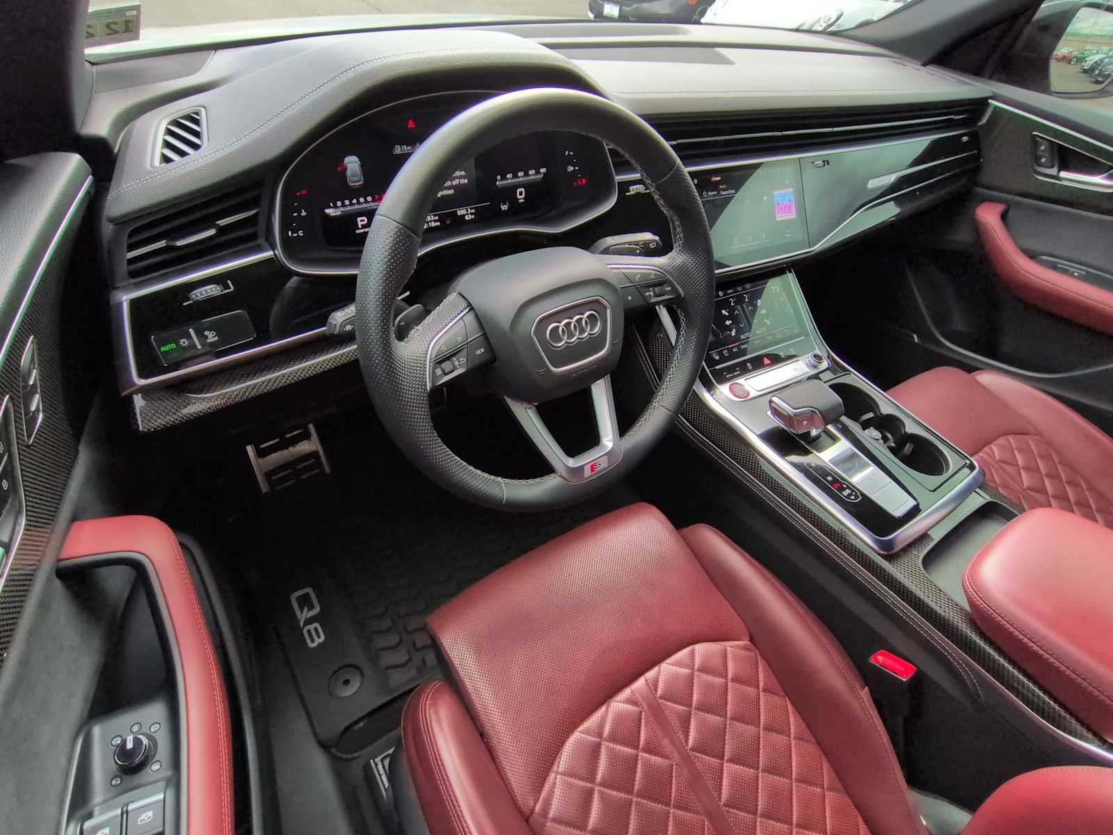 Thumbnail: 2023 Audi SQ8 - 10